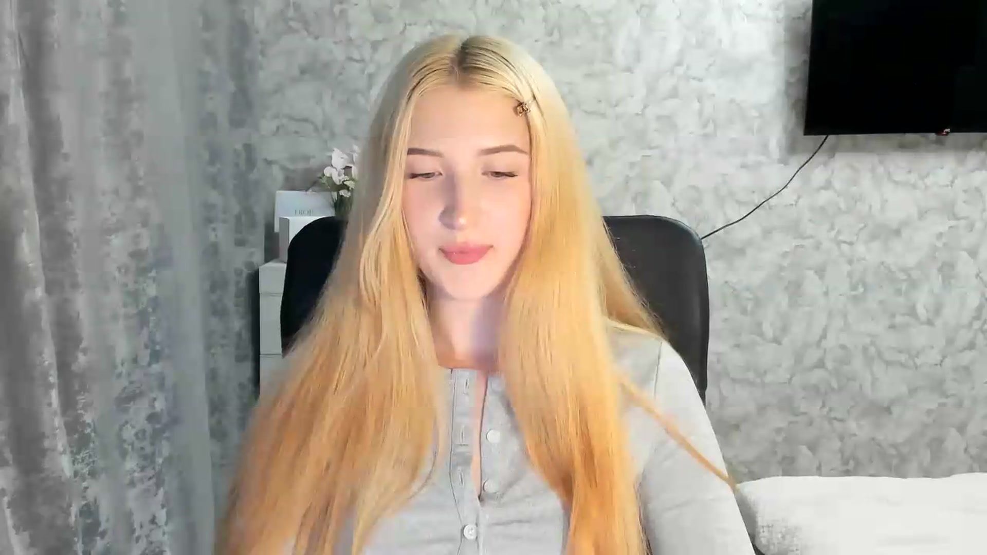 Gallery image thumbnail from Ilona_Here's myfreecams stream on, 07/22/2026, 17:53 image 15 of 20