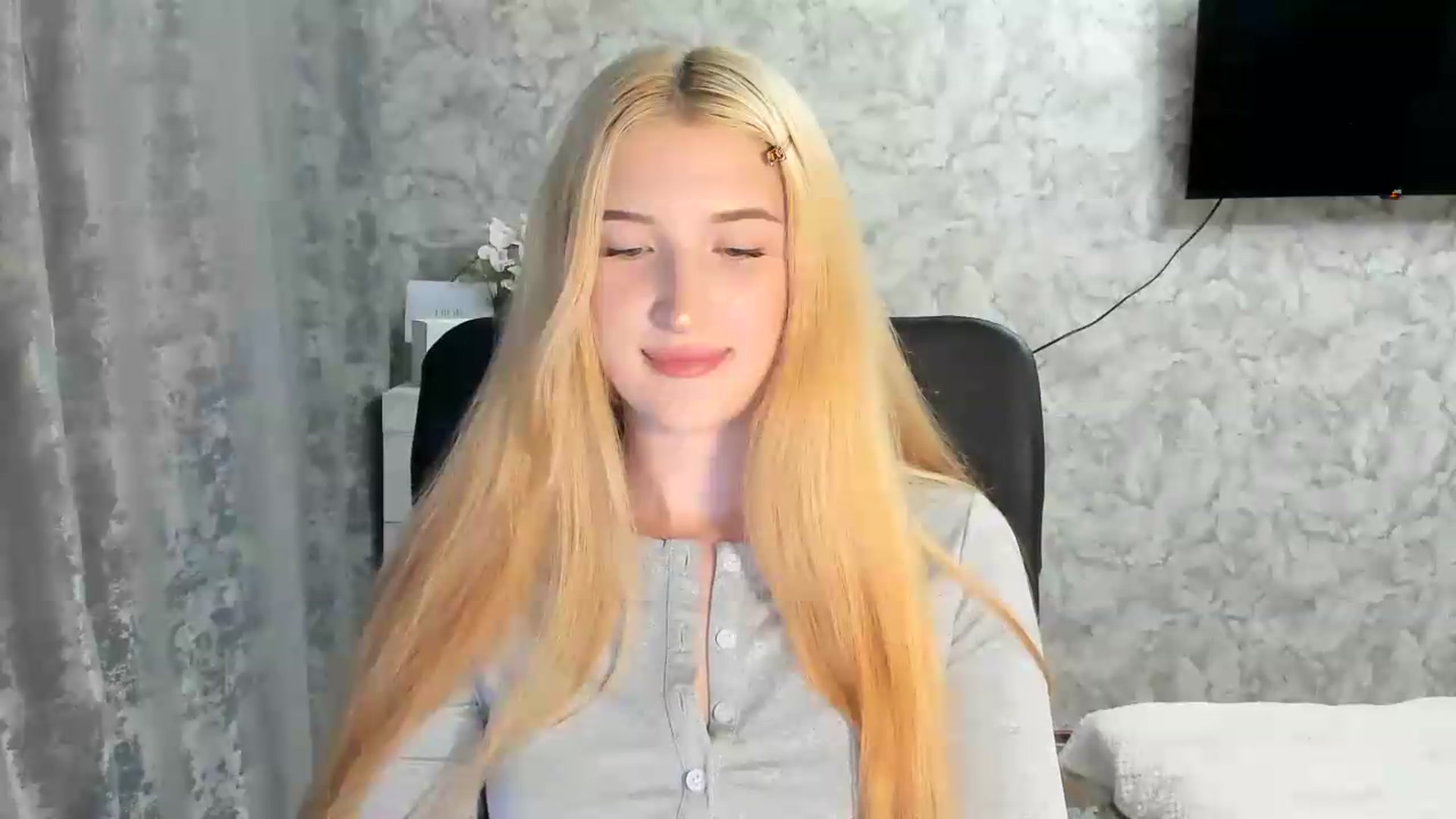 Gallery image thumbnail from Ilona_Here's myfreecams stream on, 07/22/2026, 17:53 image 14 of 20