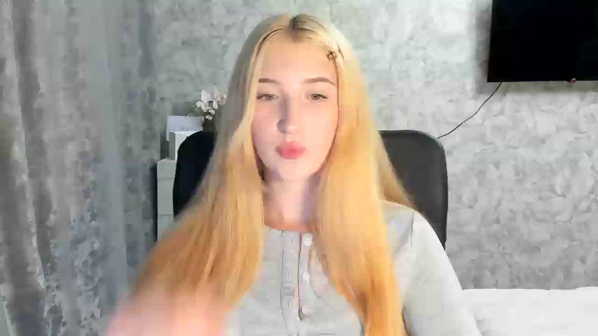 Gallery image thumbnail from Ilona_Here's myfreecams stream on, 07/22/2026, 17:53 image 19 of 20