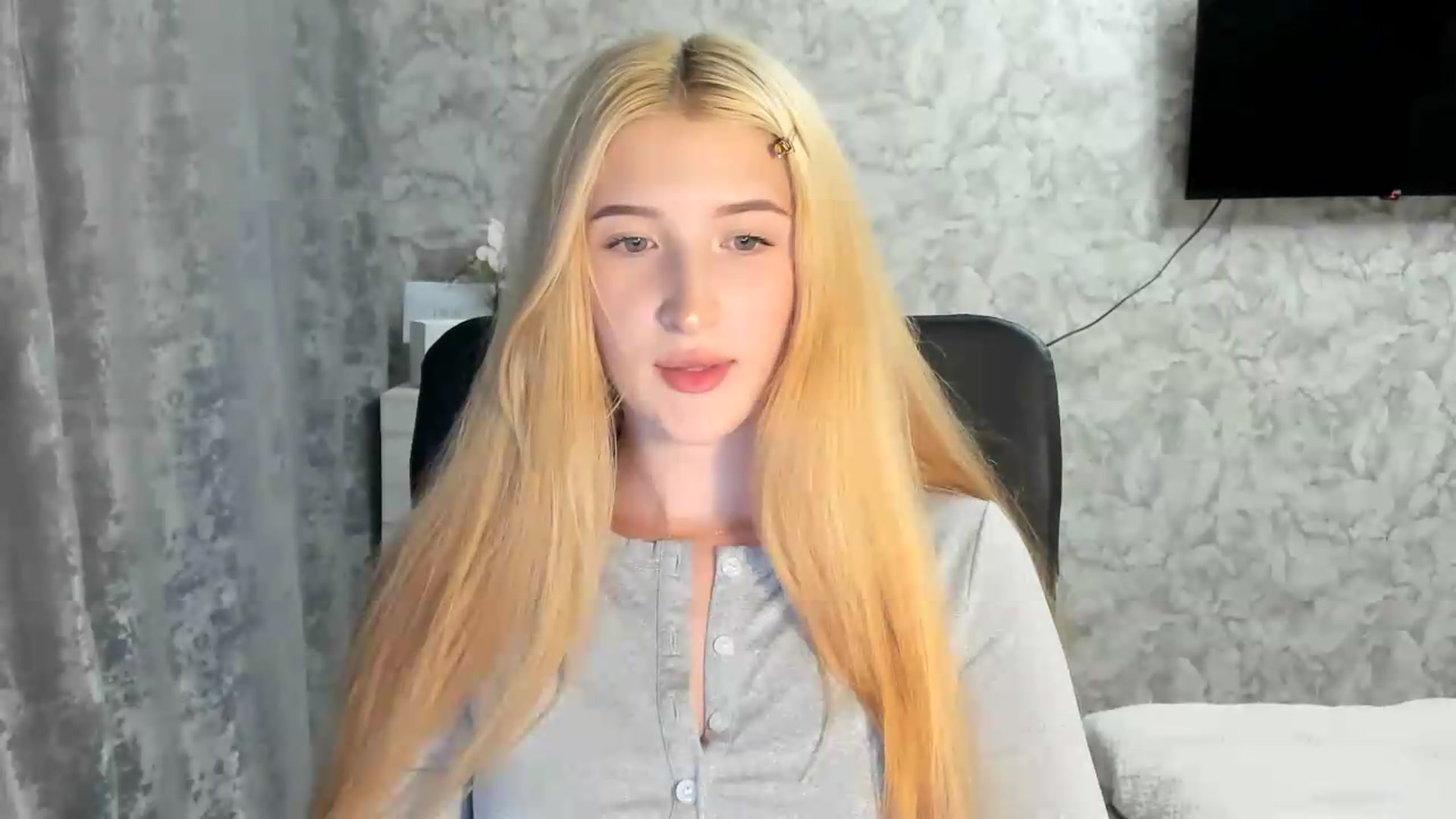 Gallery image thumbnail from Ilona_Here's myfreecams stream on, 07/22/2026, 17:53 image 3 of 20