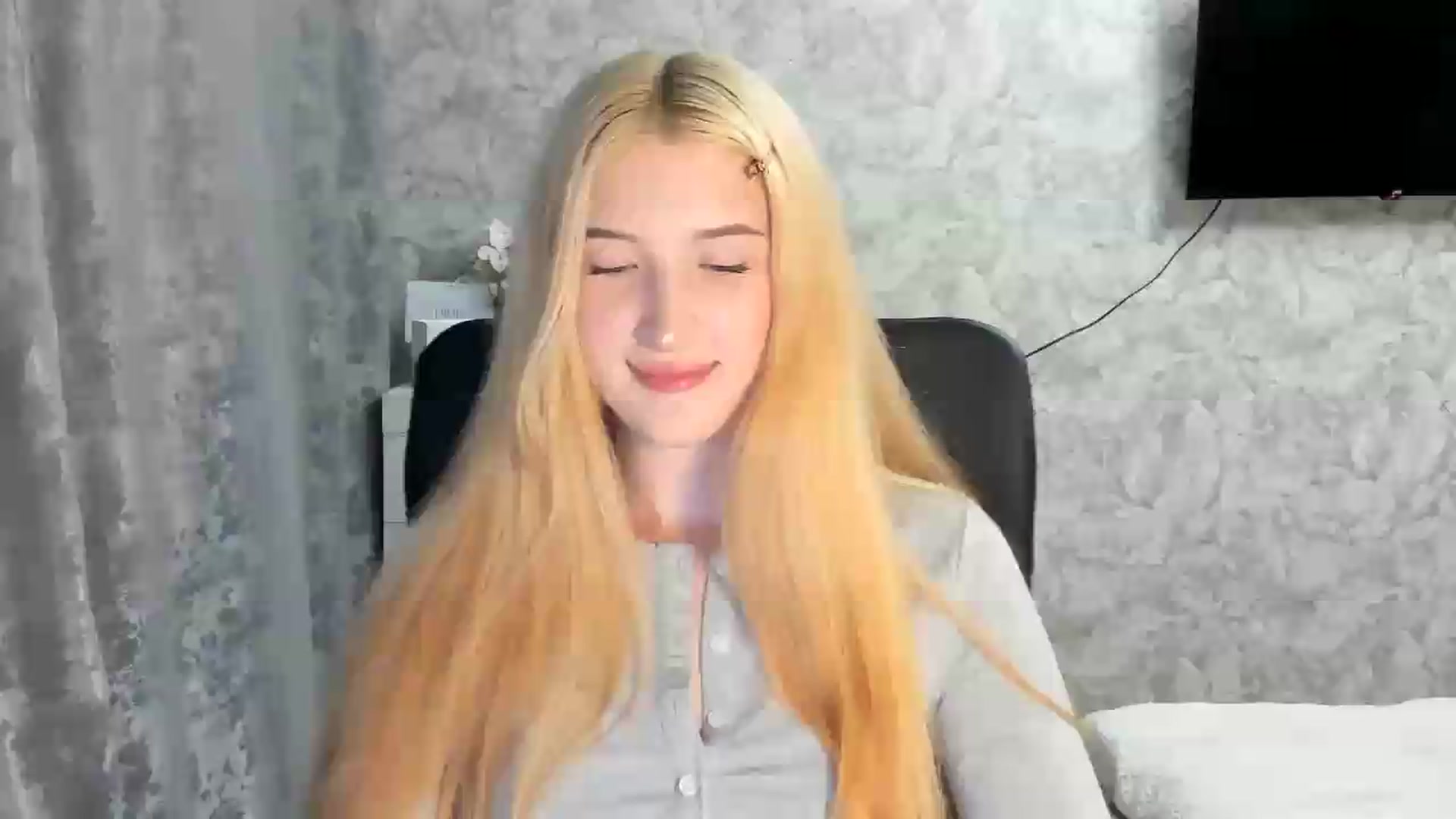 Gallery image thumbnail from Ilona_Here's myfreecams stream on, 07/22/2026, 17:53 image 16 of 20