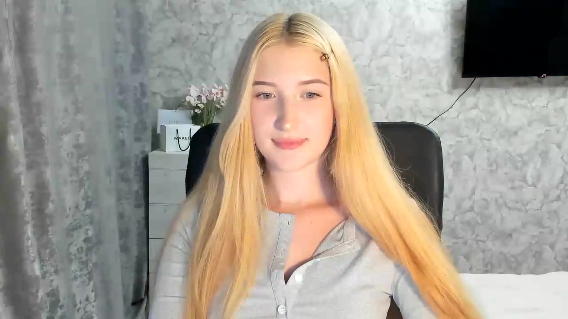 Gallery image thumbnail from Ilona_Here's myfreecams stream on, 07/22/2026, 19:11 image 12 of 20