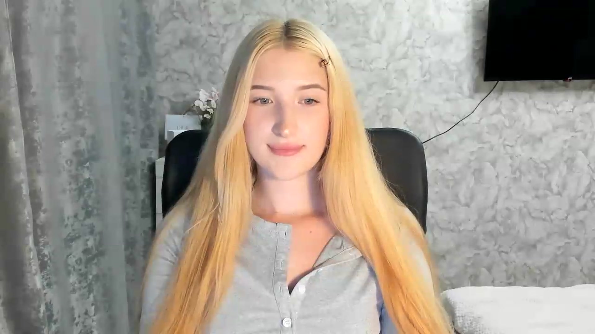 Gallery image thumbnail from Ilona_Here's myfreecams stream on, 07/22/2026, 19:11 image 13 of 20