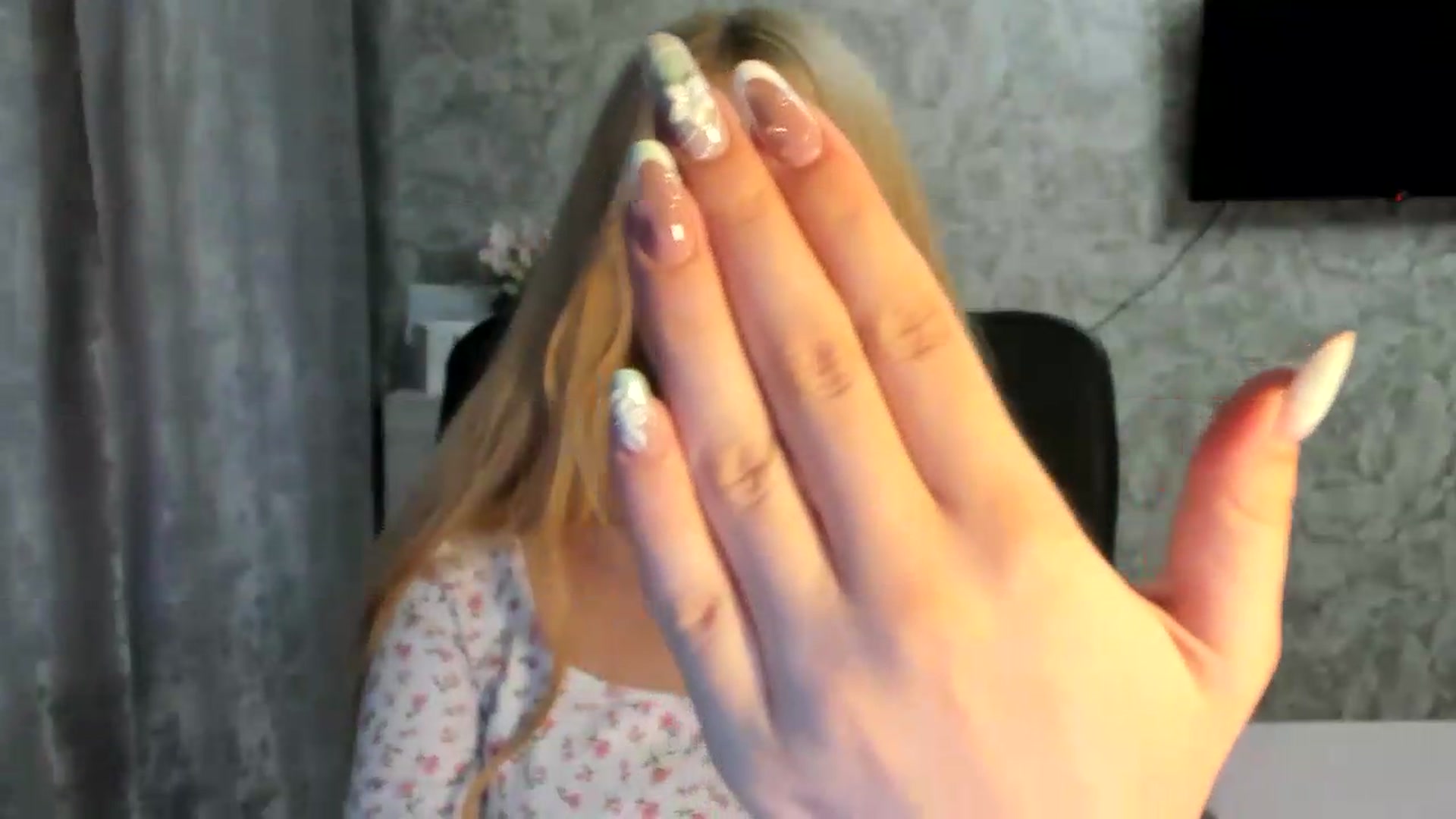 Gallery image thumbnail from Ilona_Here's myfreecams stream on, 07/23/2026, 16:57 image 9 of 20