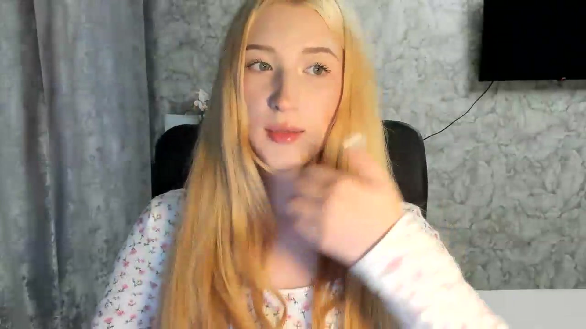 Gallery image thumbnail from Ilona_Here's myfreecams stream on, 07/23/2026, 16:57 image 15 of 20