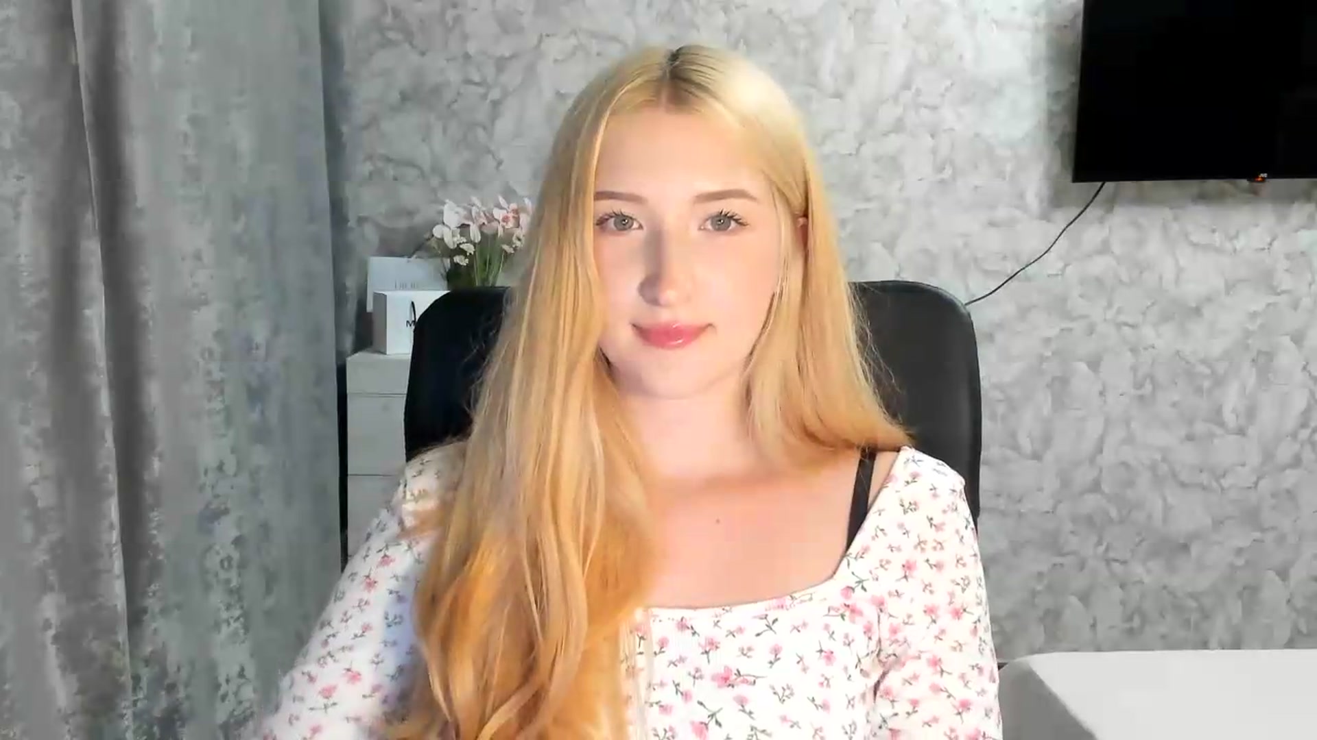 Gallery image thumbnail from Ilona_Here's myfreecams stream on, 07/23/2026, 19:40 image 18 of 20