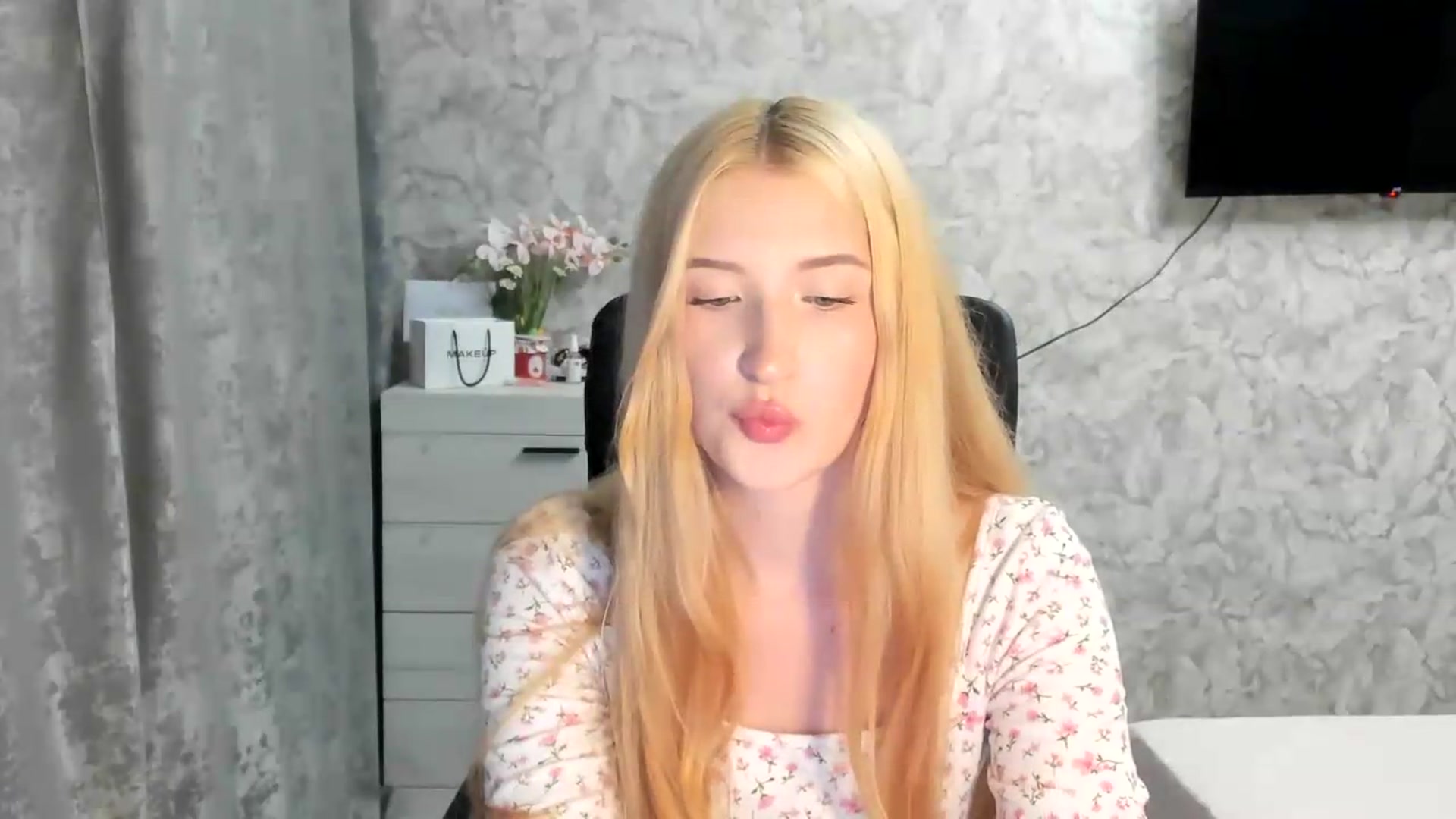 Gallery image thumbnail from Ilona_Here's myfreecams stream on, 07/23/2026, 19:40 image 9 of 20