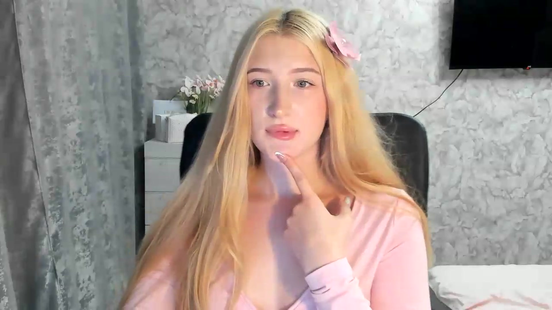 Gallery image thumbnail from Ilona_Here's myfreecams stream on, 07/26/2026, 20:07 image 8 of 20