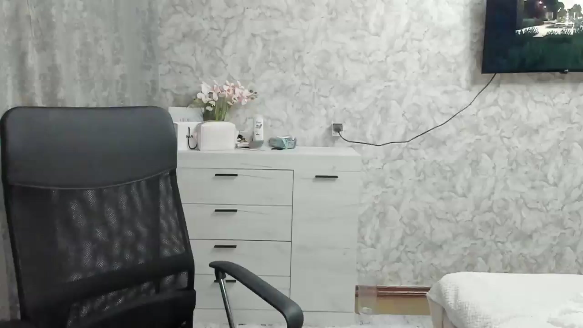 Gallery image thumbnail from Ilona_Here's myfreecams stream on, 07/27/2026, 20:21 image 11 of 20
