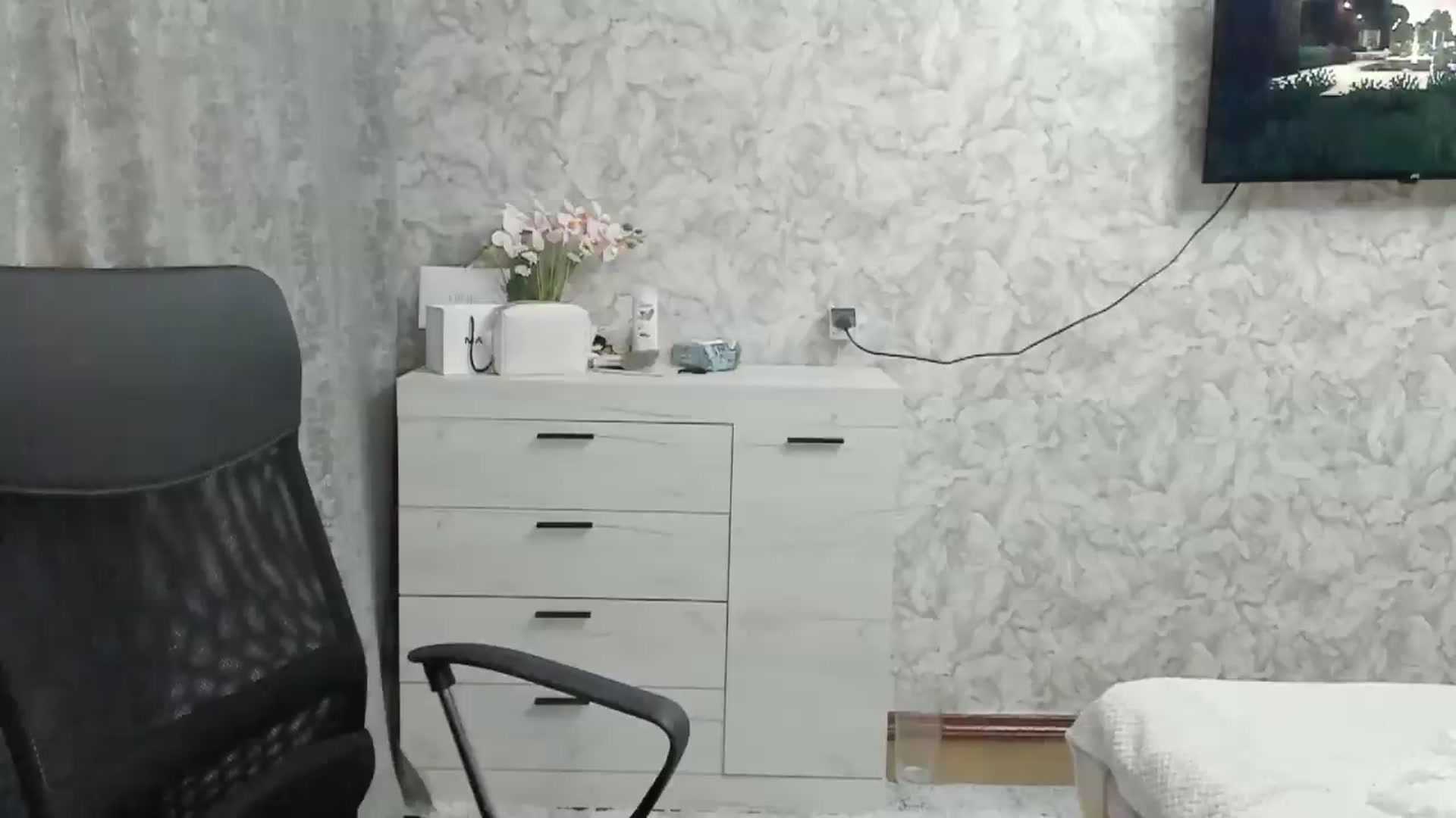 Gallery image thumbnail from Ilona_Here's myfreecams stream on, 07/27/2026, 20:21 image 16 of 20