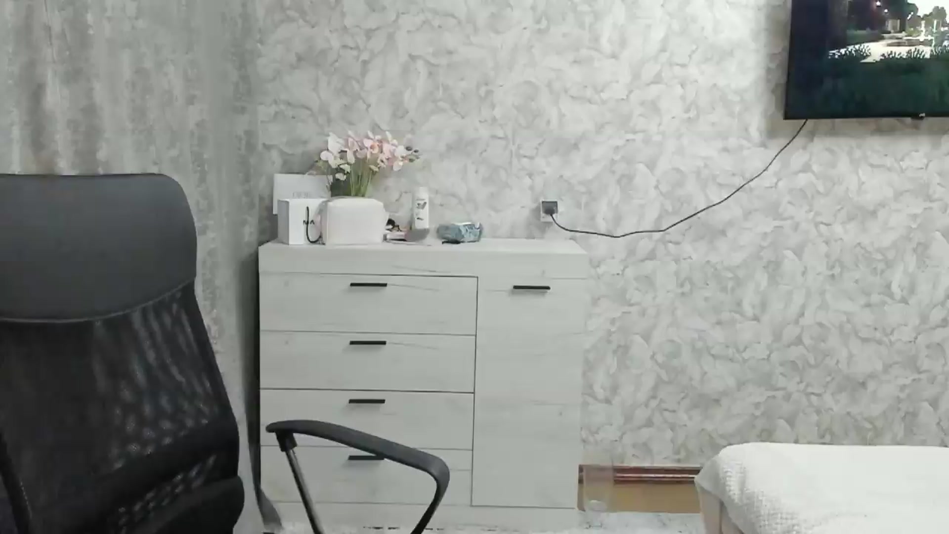Gallery image thumbnail from Ilona_Here's myfreecams stream on, 07/27/2026, 20:21 image 17 of 20