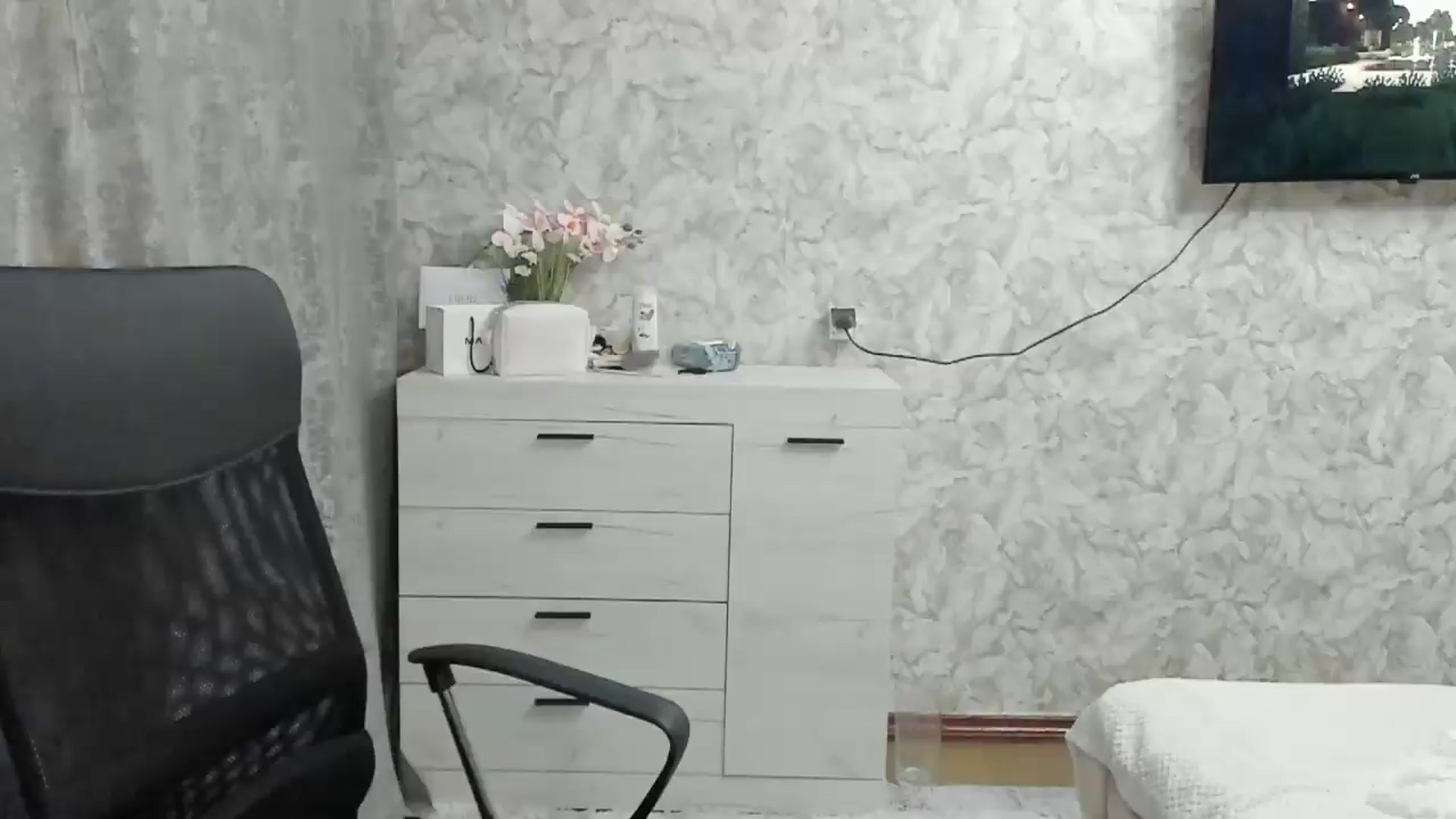 Gallery image thumbnail from Ilona_Here's myfreecams stream on, 07/27/2026, 20:21 image 15 of 20