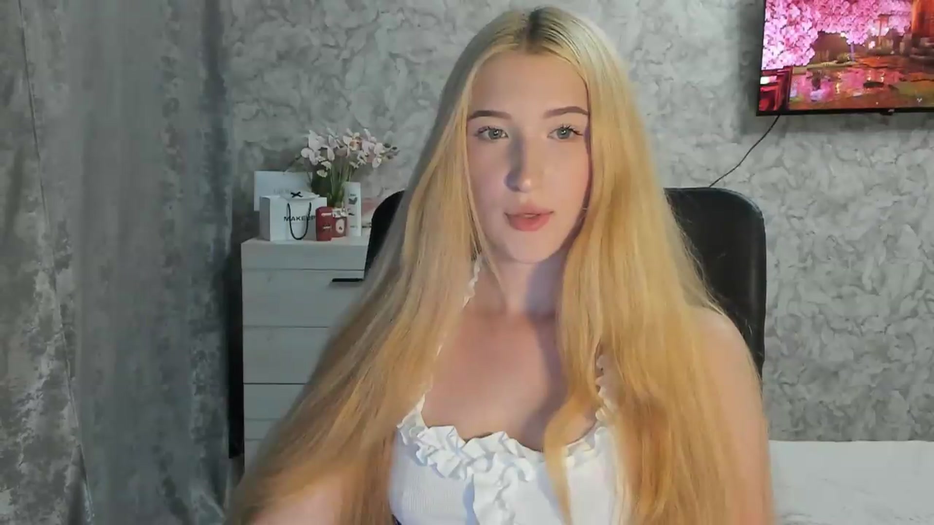 Gallery image thumbnail from Ilona_Here's myfreecams stream on, 08/01/2026, 18:19 image 19 of 20
