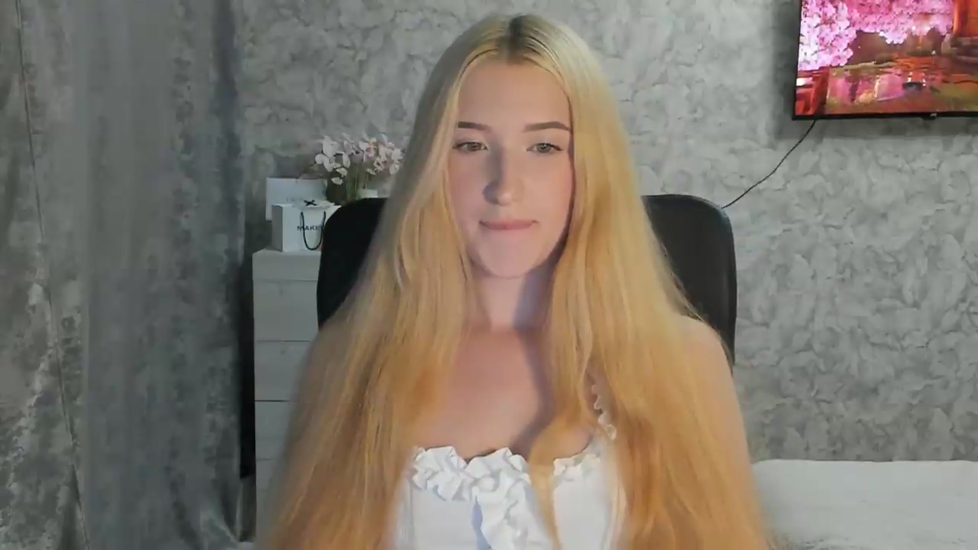 Gallery image thumbnail from Ilona_Here's myfreecams stream on, 08/01/2026, 18:19 image 20 of 20