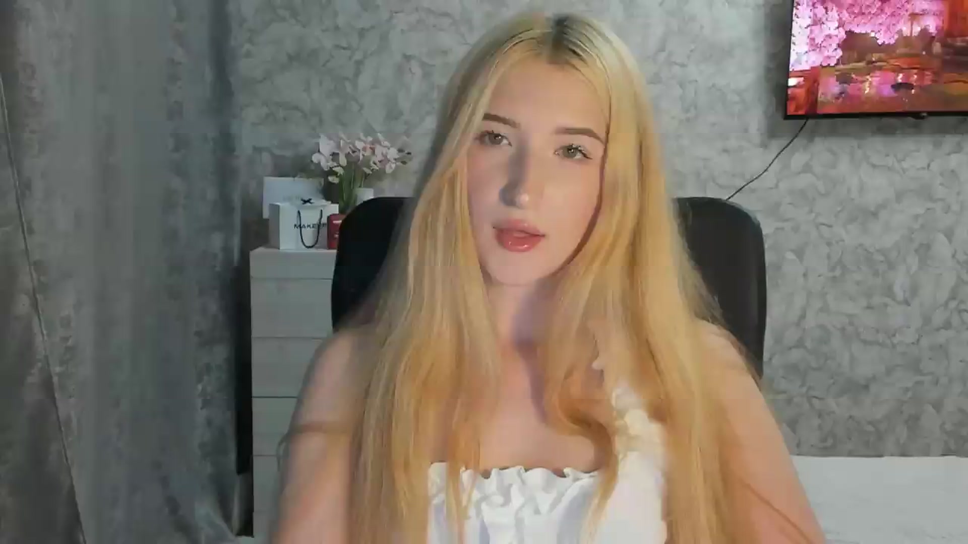Gallery image thumbnail from Ilona_Here's myfreecams stream on, 08/01/2026, 19:24 image 12 of 20