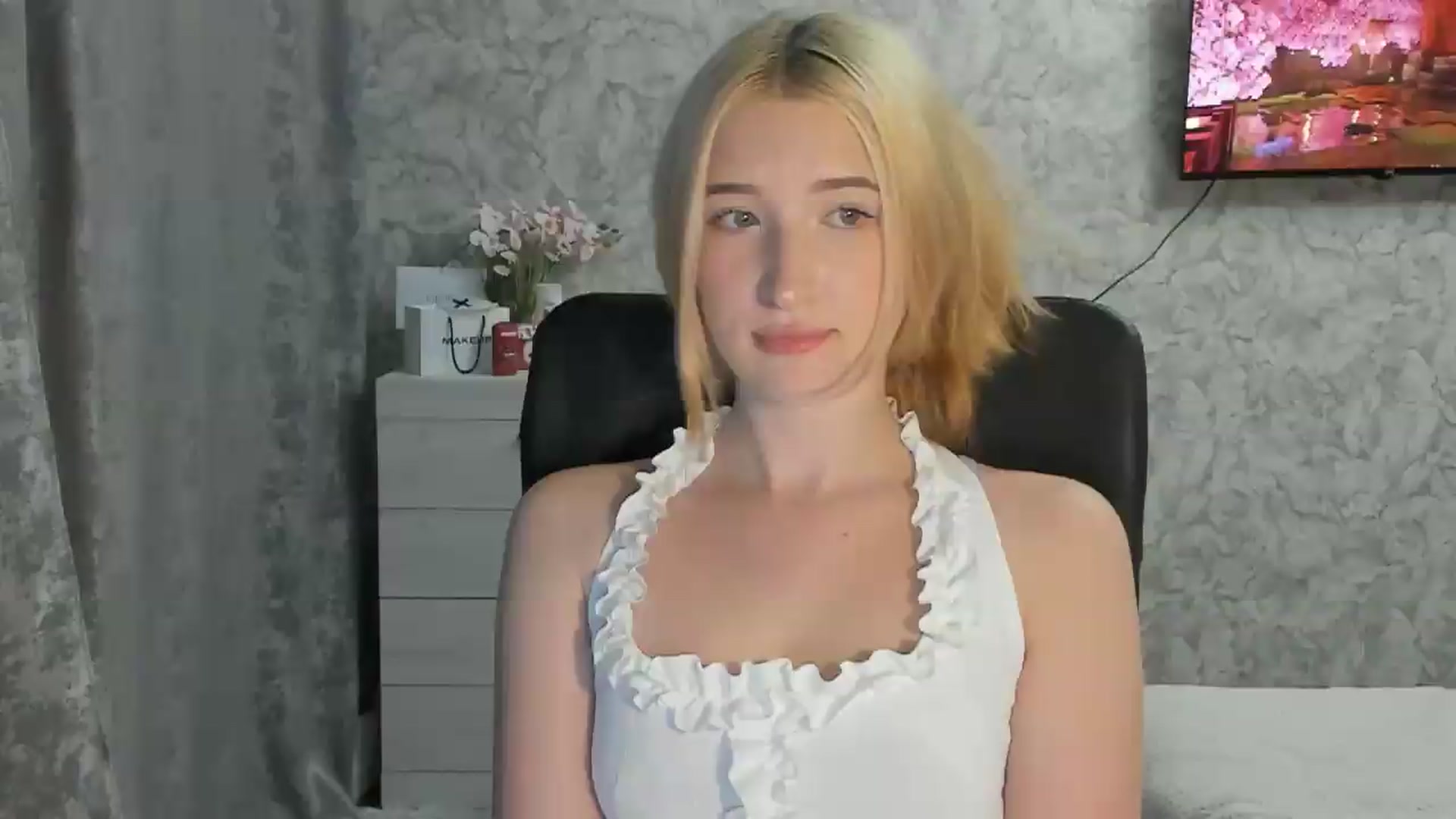 Gallery image thumbnail from Ilona_Here's myfreecams stream on, 08/01/2026, 20:40 image 14 of 20