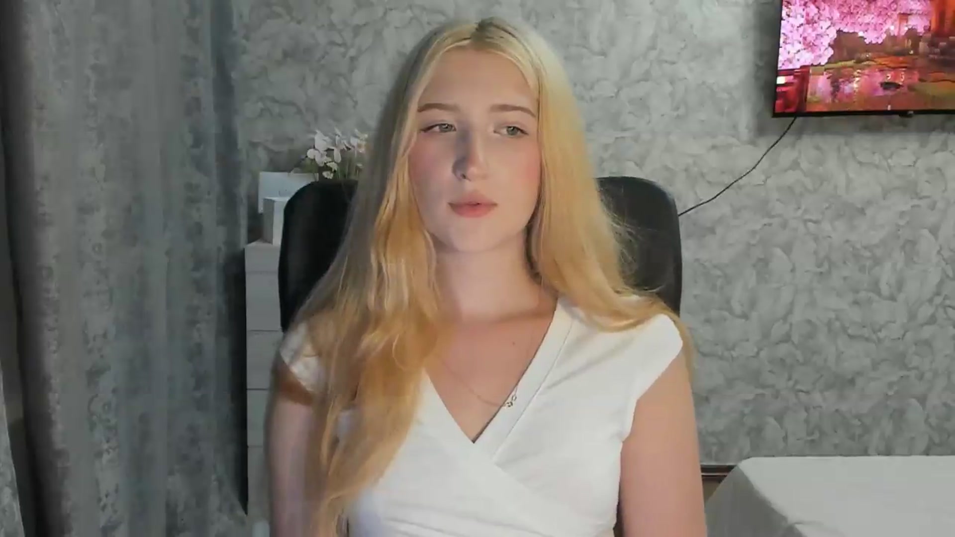 Gallery image thumbnail from Ilona_Here's myfreecams stream on, 08/11/2026, 18:36 image 19 of 20