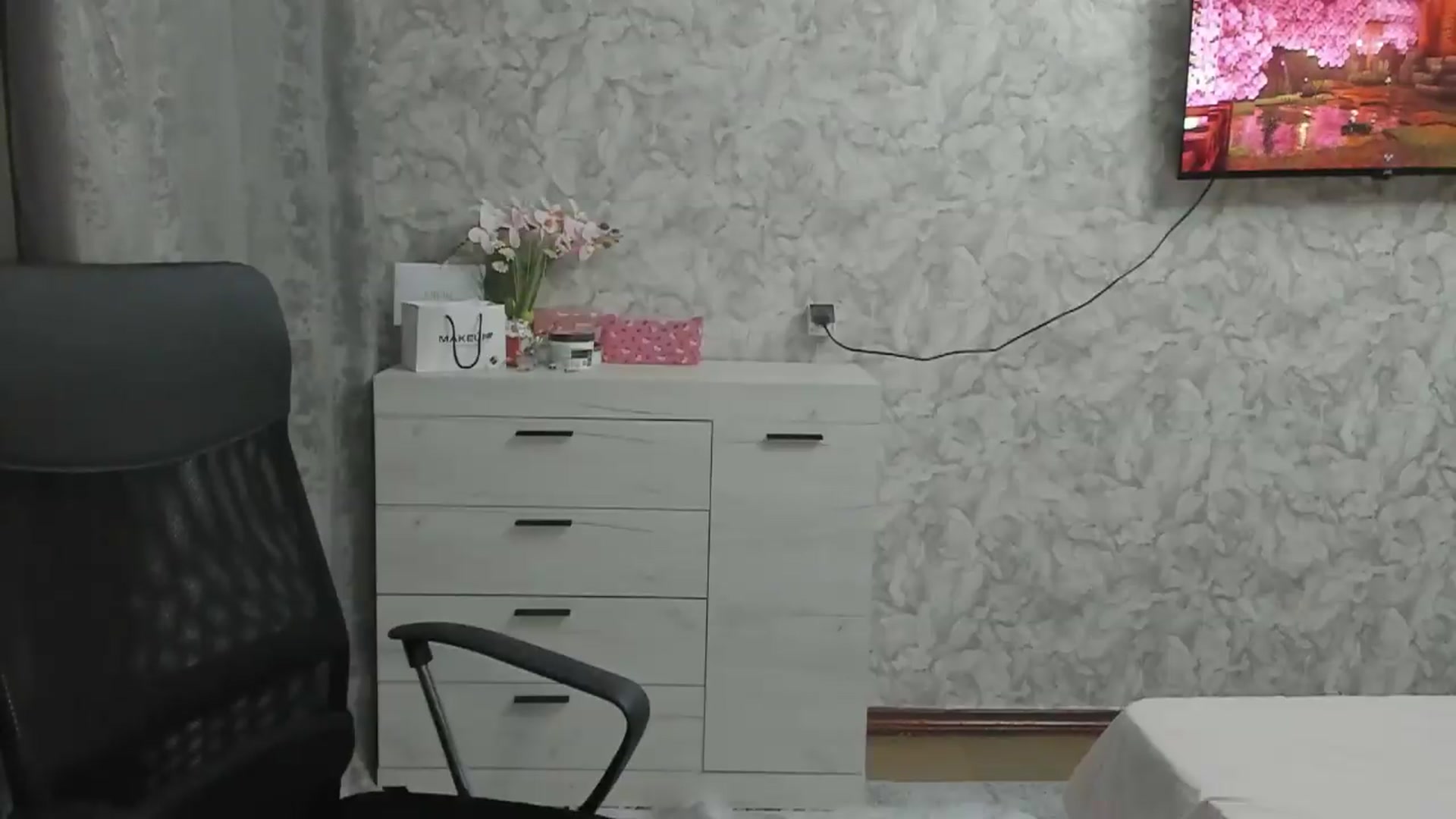 Gallery image thumbnail from Ilona_Here's myfreecams stream on, 08/11/2026, 18:36 image 9 of 20
