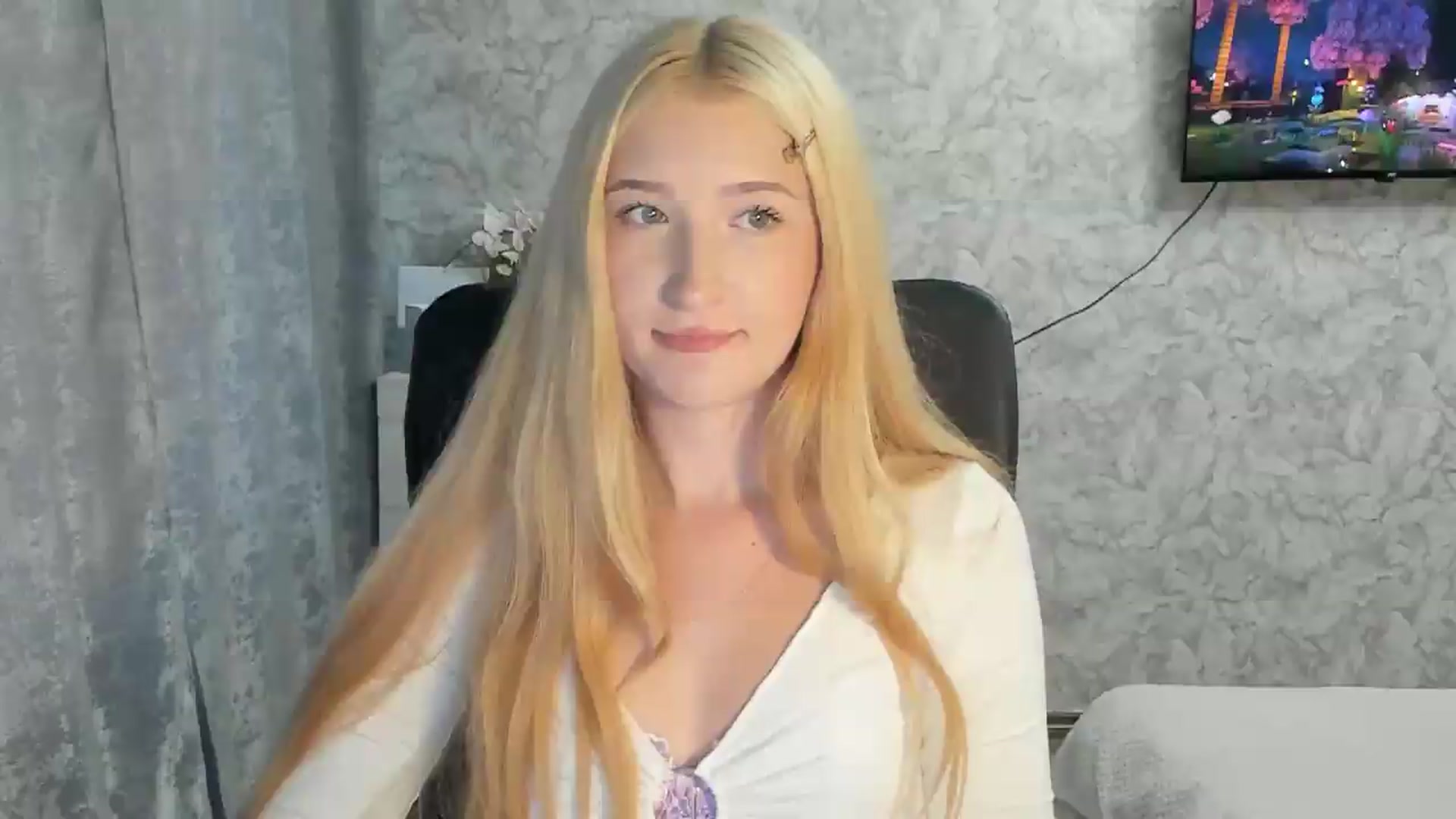 Gallery image thumbnail from Ilona_Here's myfreecams stream on, 08/13/2026, 16:59 image 1 of 20