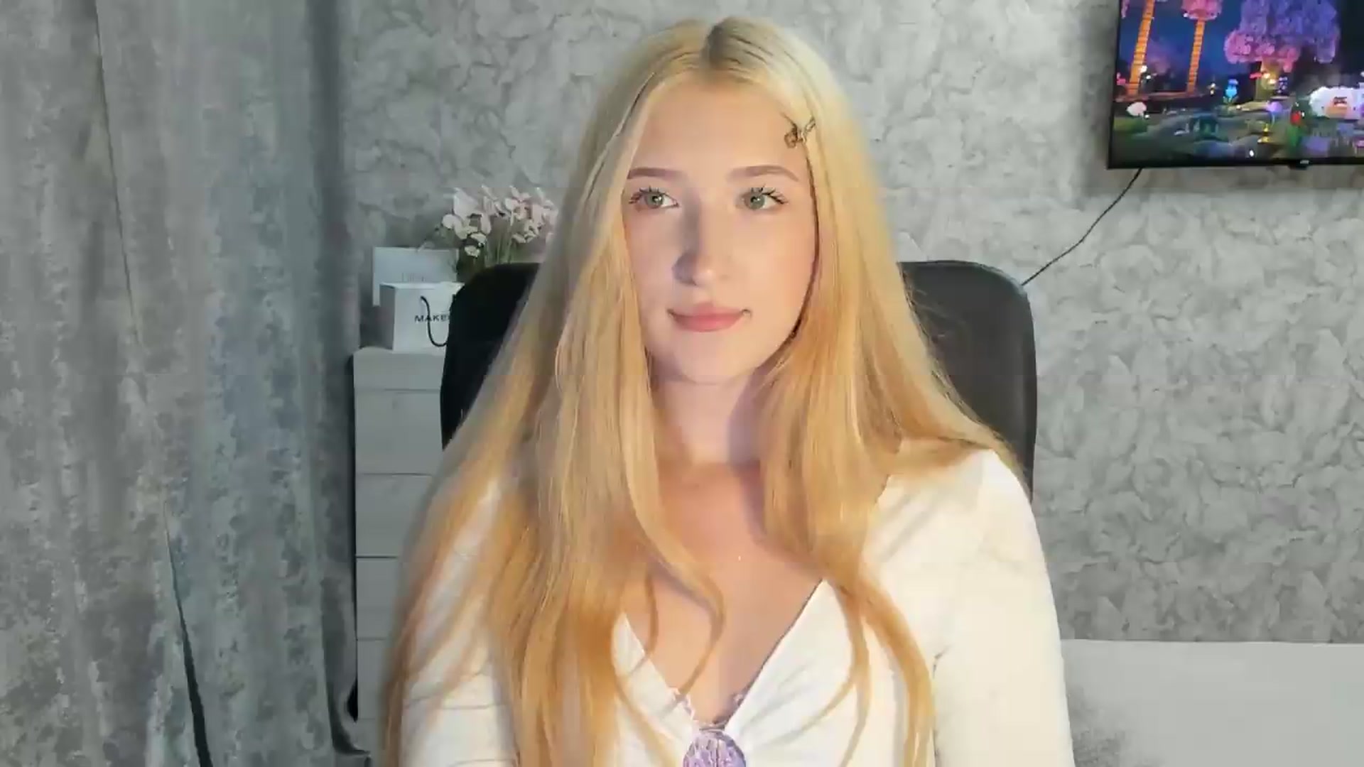 Gallery image thumbnail from Ilona_Here's myfreecams stream on, 08/13/2026, 16:59 image 20 of 20
