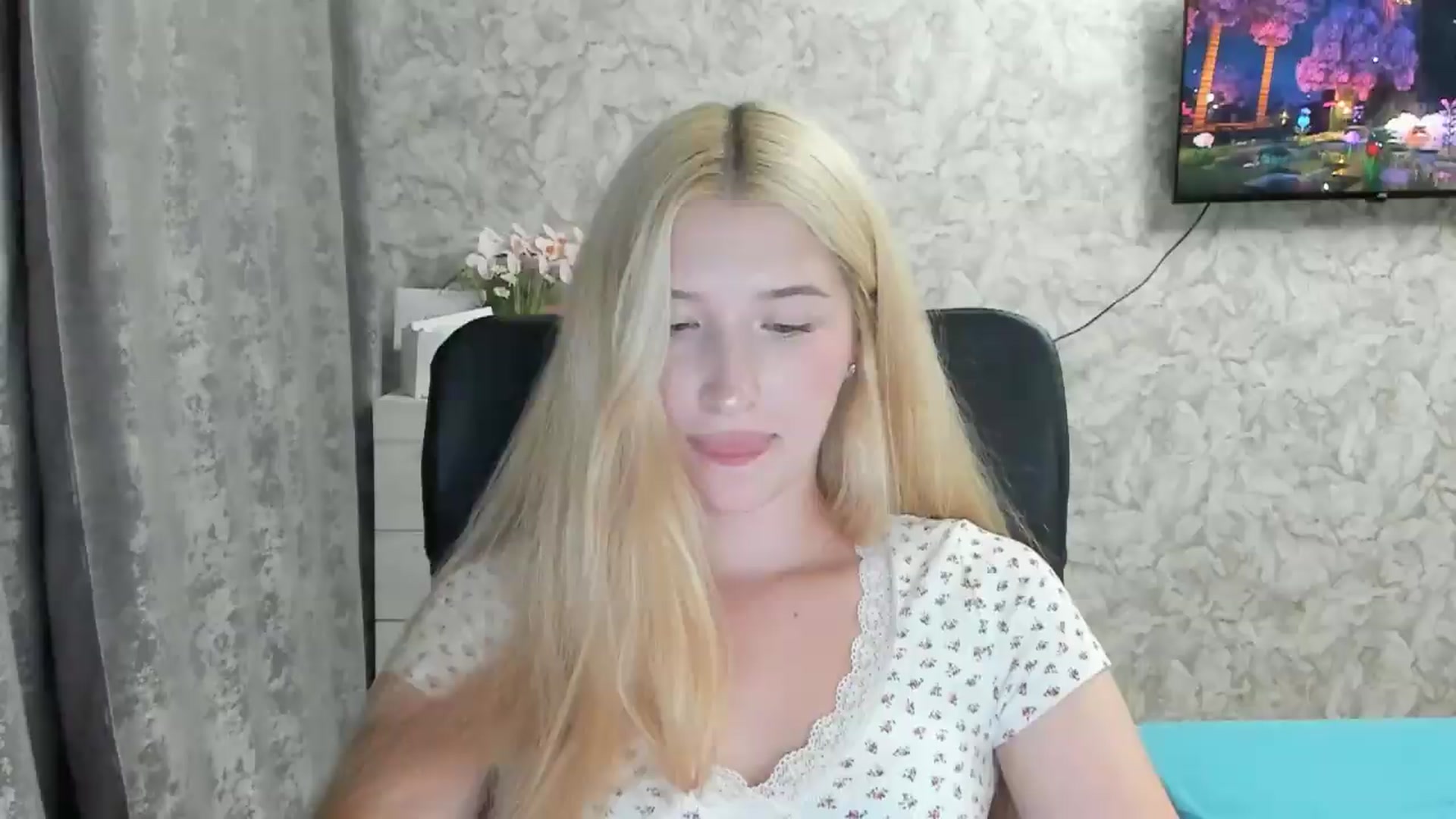 Gallery image thumbnail from Ilona_Here's myfreecams stream on, 08/20/2026, 18:28 image 6 of 20