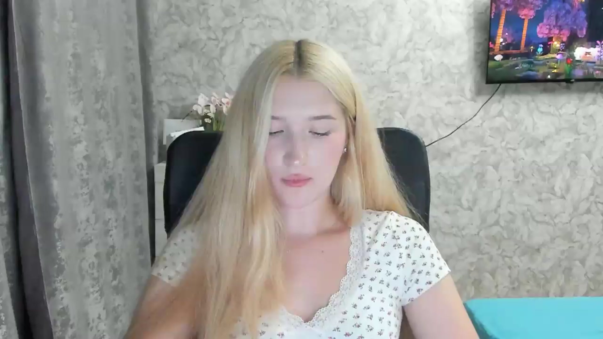 Gallery image thumbnail from Ilona_Here's myfreecams stream on, 08/20/2026, 18:28 image 14 of 20