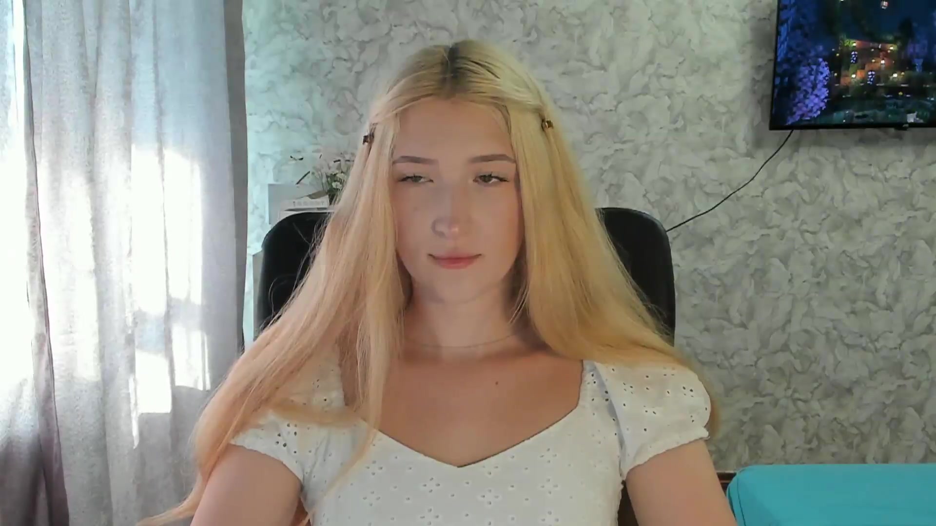 Gallery image thumbnail from Ilona_Here's myfreecams stream on, 08/23/2026, 12:37 image 17 of 20