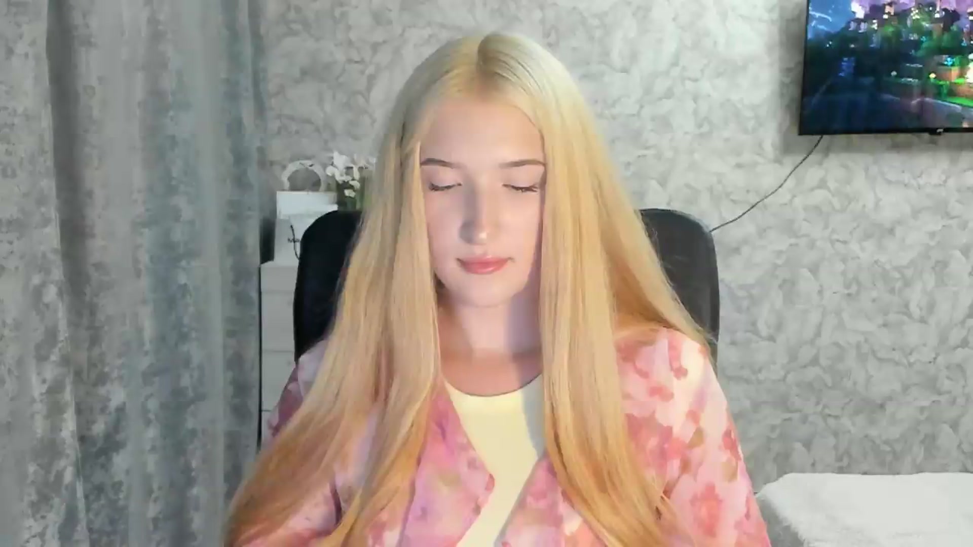 Gallery image thumbnail from Ilona_Here's myfreecams stream on, 08/25/2026, 17:34 image 12 of 20
