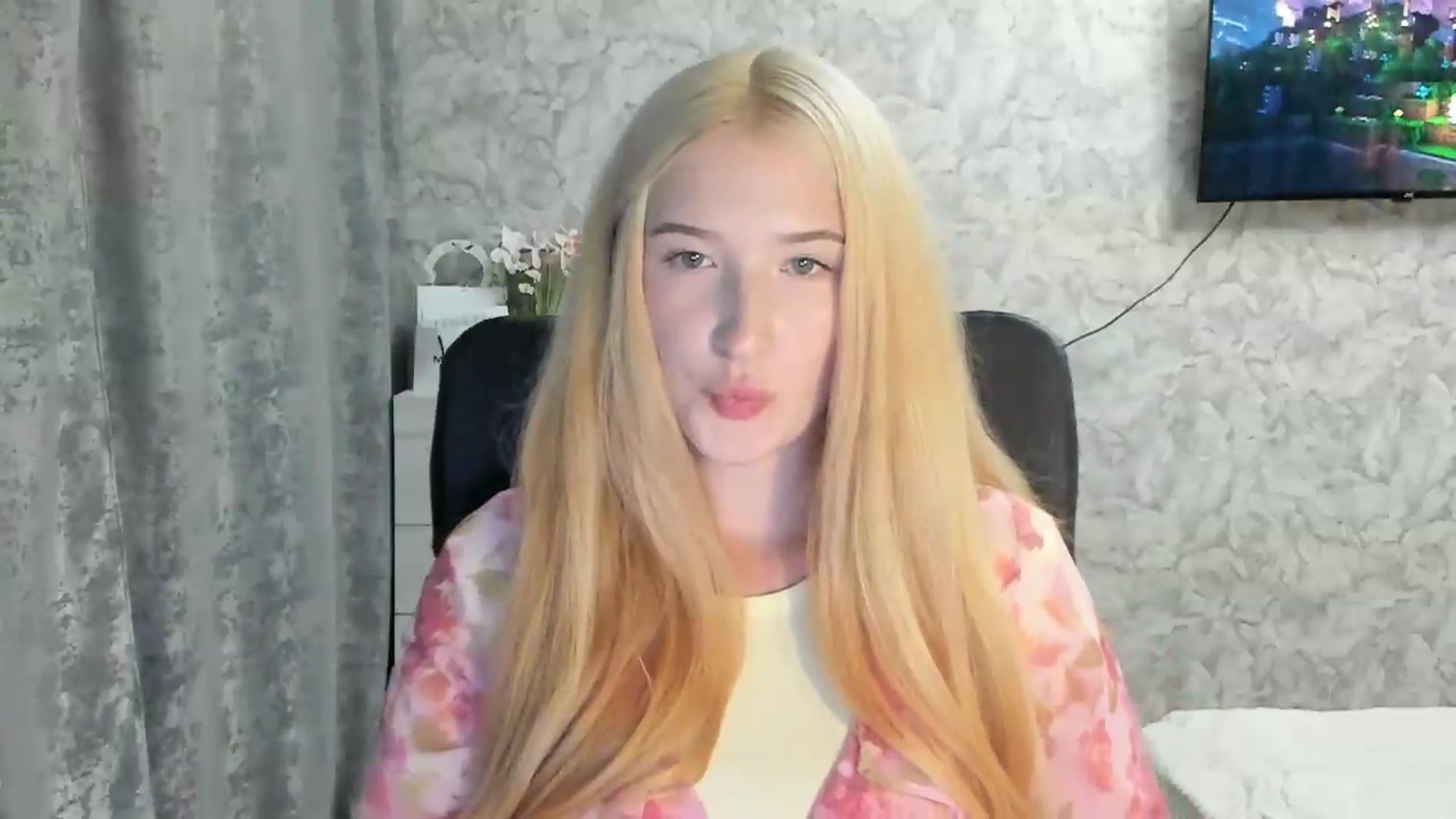 Gallery image thumbnail from Ilona_Here's myfreecams stream on, 08/25/2026, 20:25 image 17 of 20