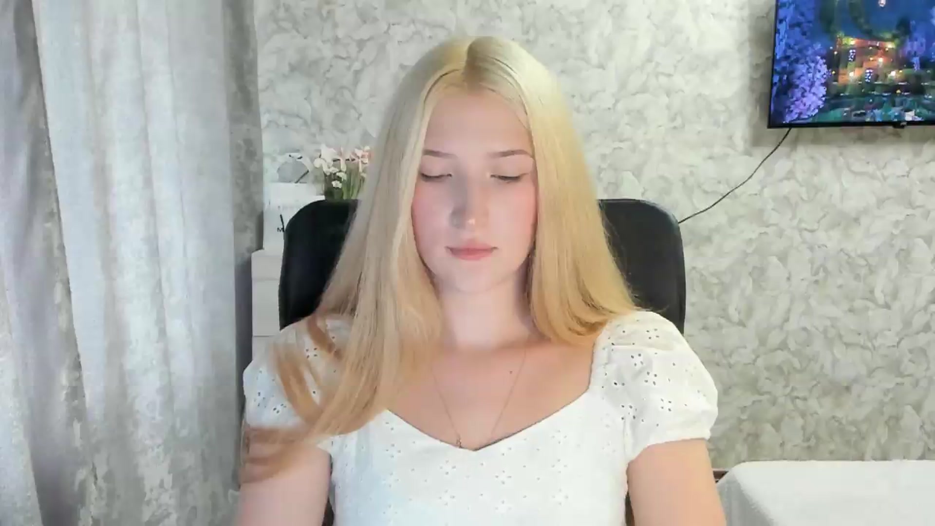 Gallery image thumbnail from Ilona_Here's myfreecams stream on, 08/26/2026, 10:58 image 6 of 20