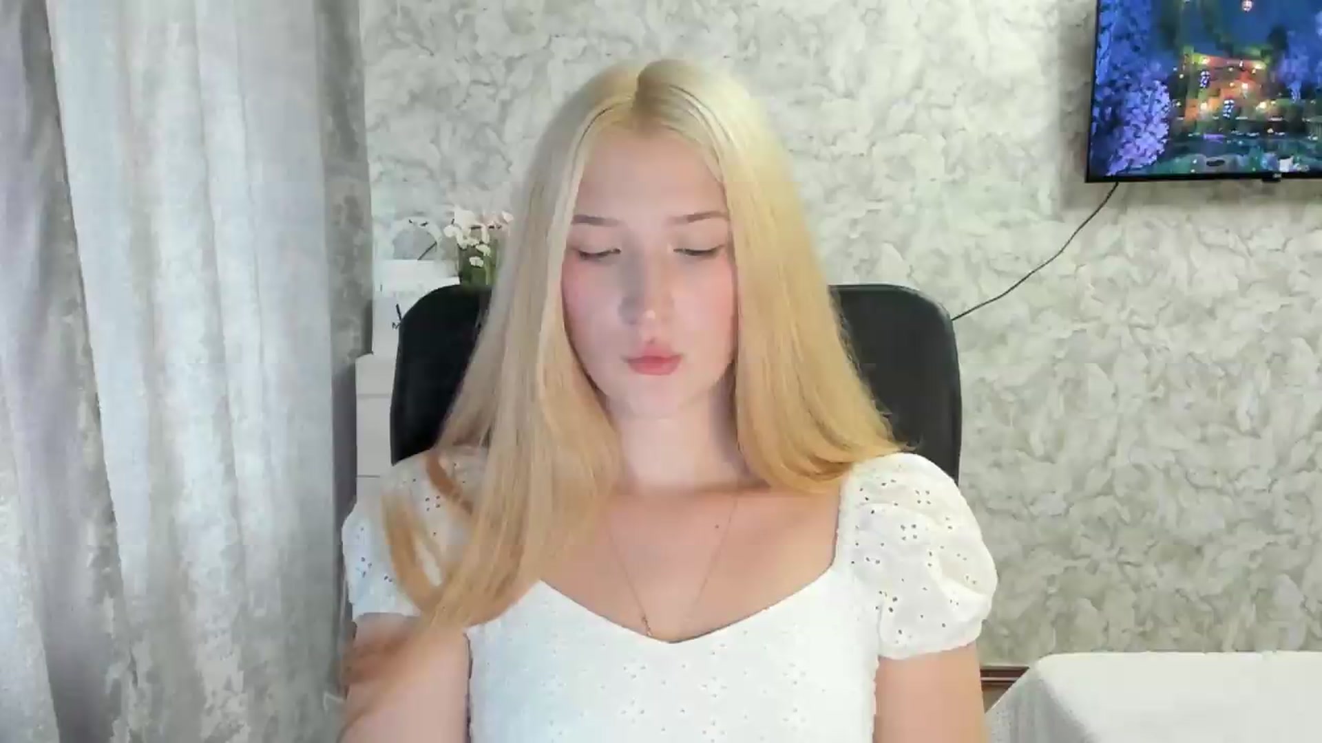 Gallery image thumbnail from Ilona_Here's myfreecams stream on, 08/26/2026, 10:58 image 17 of 20