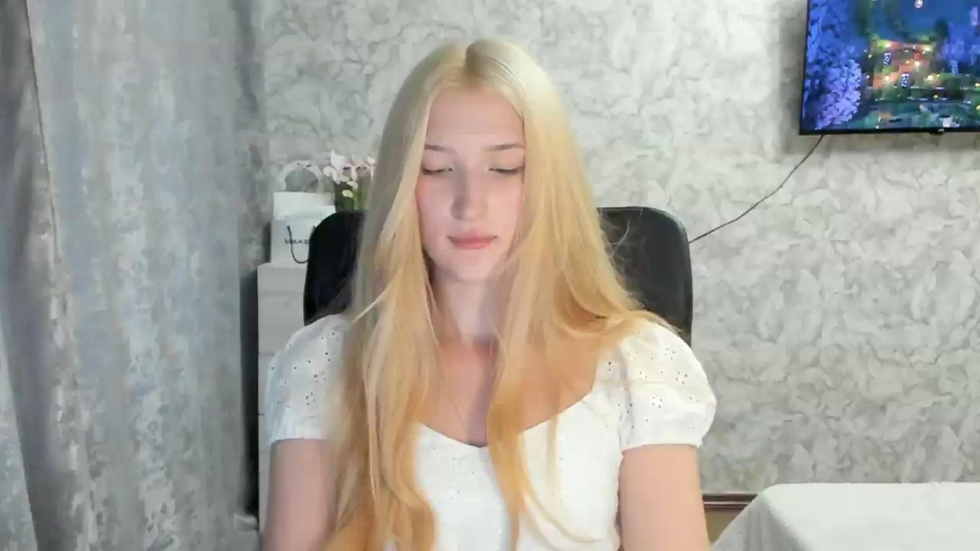 Gallery image thumbnail from Ilona_Here's myfreecams stream on, 08/26/2026, 13:06 image 11 of 20