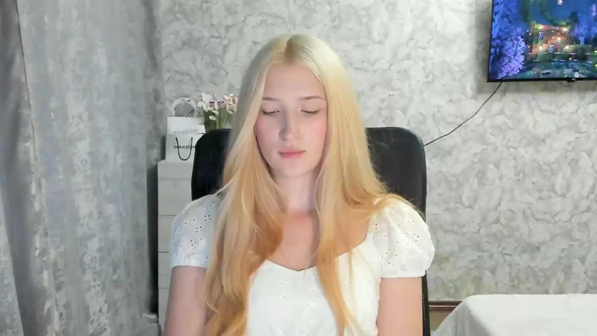 Gallery image thumbnail from Ilona_Here's myfreecams stream on, 08/26/2026, 13:06 image 17 of 20