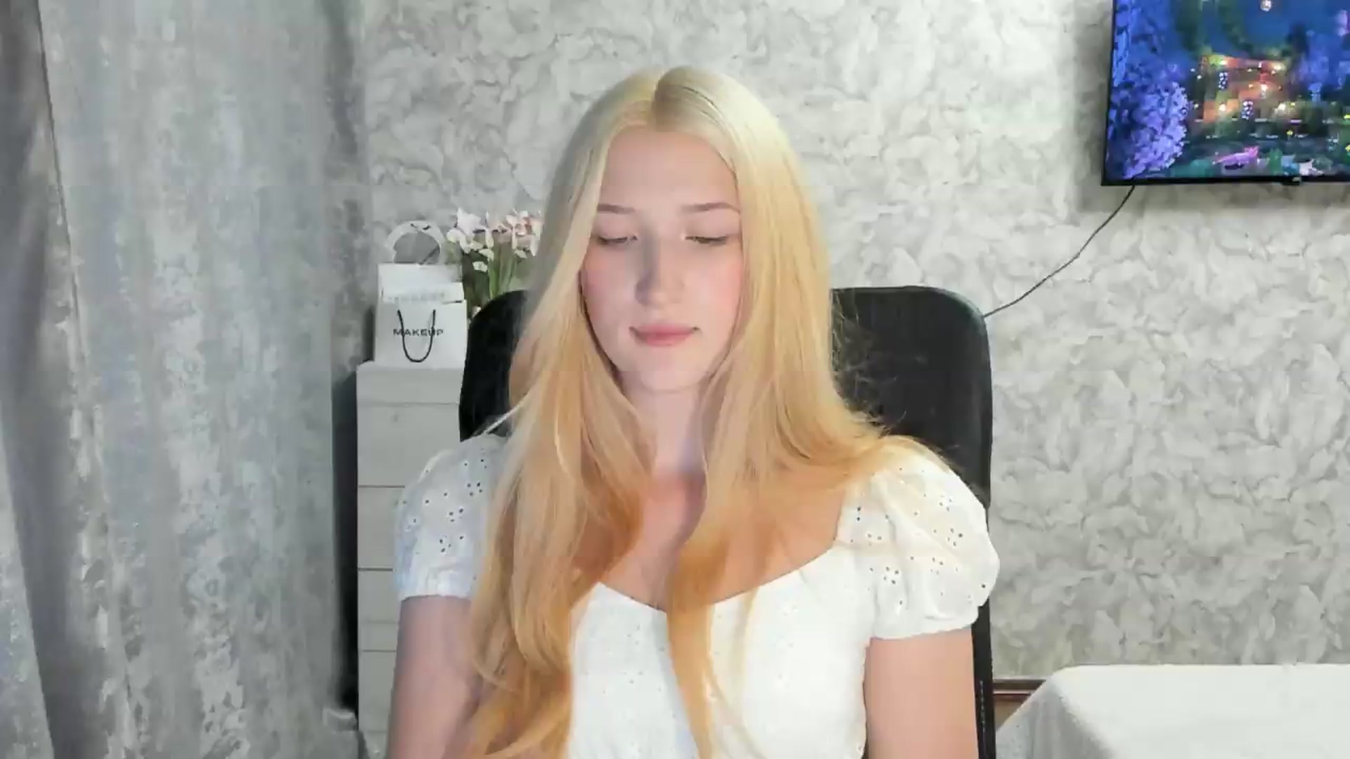 Gallery image thumbnail from Ilona_Here's myfreecams stream on, 08/26/2026, 13:06 image 13 of 20