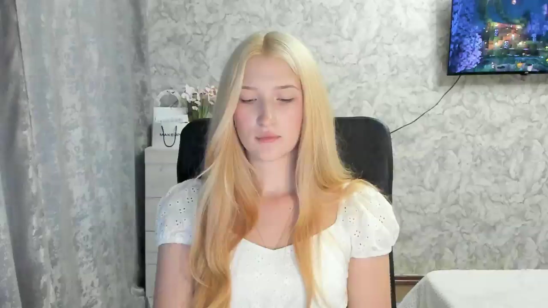 Gallery image thumbnail from Ilona_Here's myfreecams stream on, 08/26/2026, 13:06 image 16 of 20