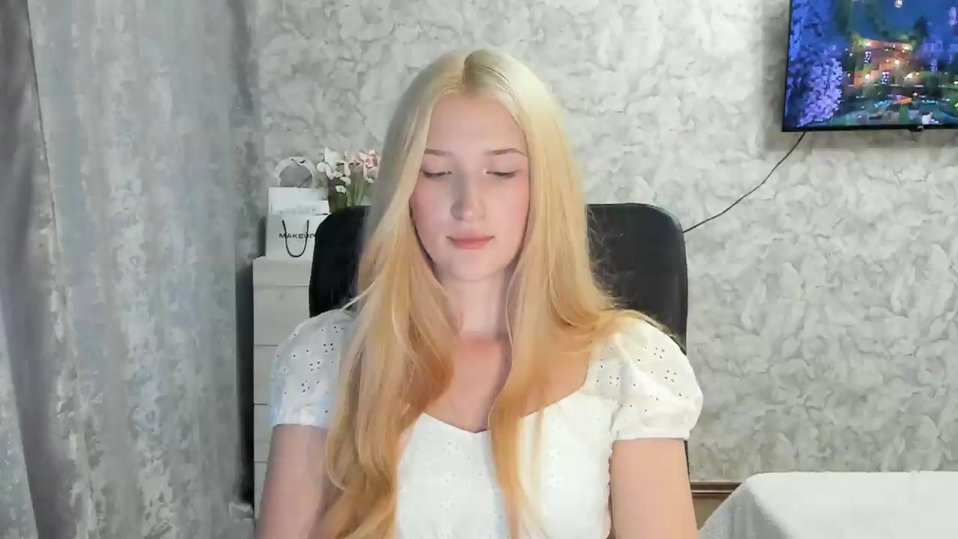 Gallery image thumbnail from Ilona_Here's myfreecams stream on, 08/26/2026, 13:06 image 14 of 20