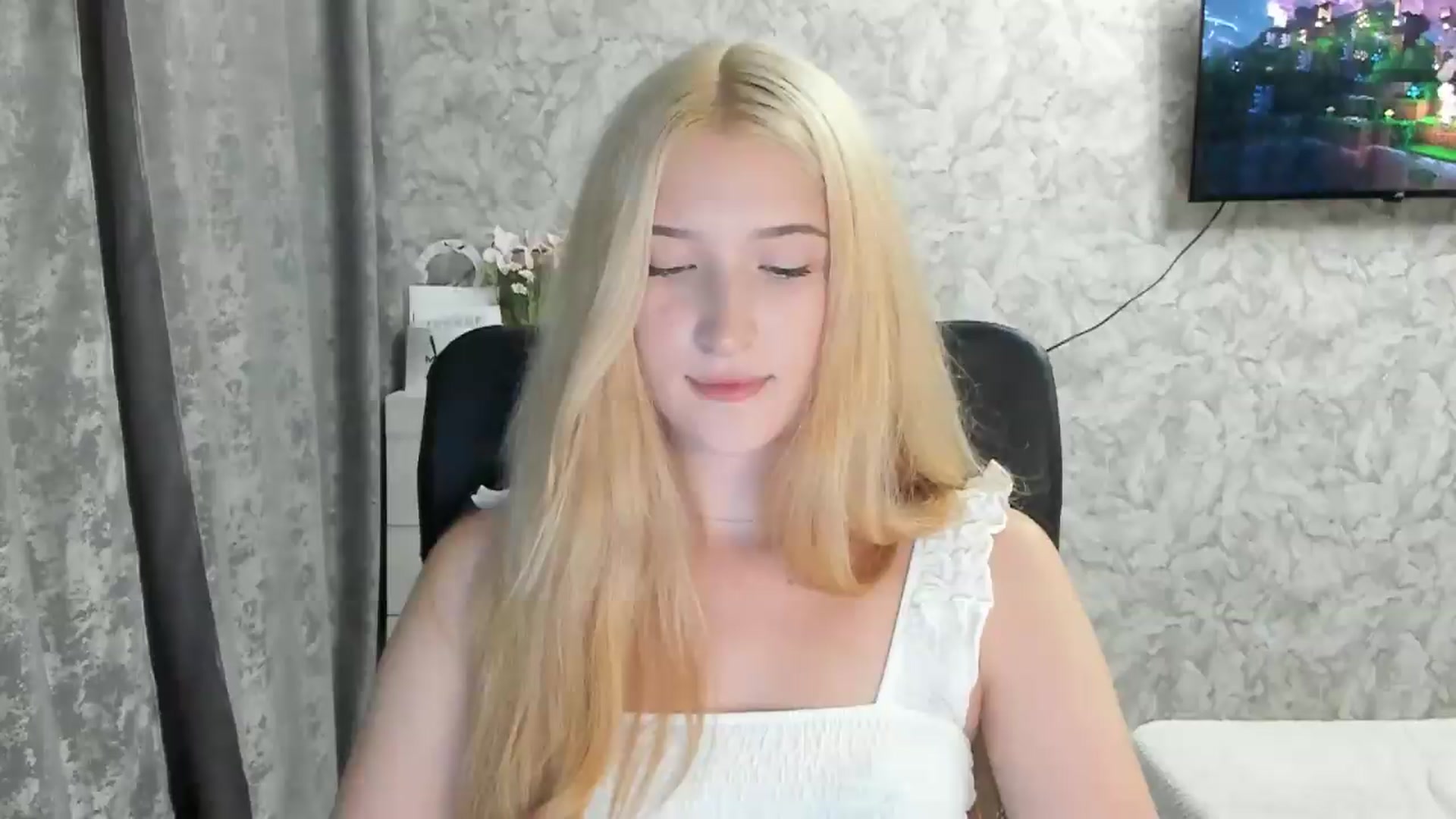 Gallery image thumbnail from Ilona_Here's myfreecams stream on, 08/26/2026, 19:02 image 3 of 20