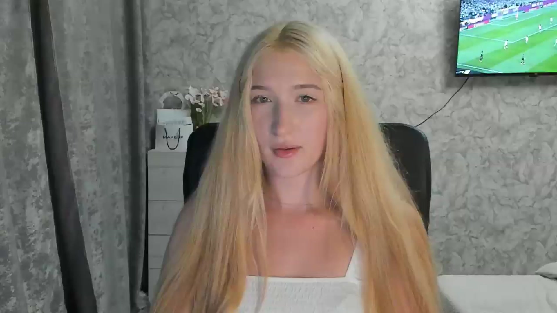 Gallery image thumbnail from Ilona_Here's myfreecams stream on, 08/26/2026, 19:38 image 18 of 20