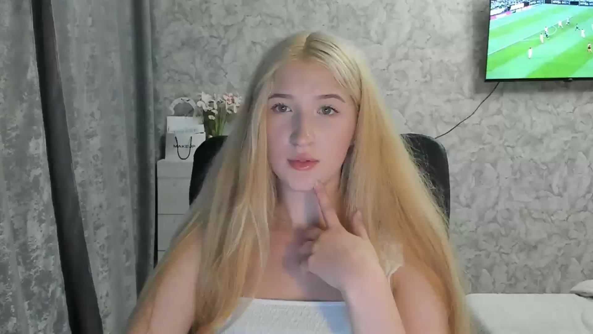Gallery image thumbnail from Ilona_Here's myfreecams stream on, 08/26/2026, 19:38 image 4 of 20