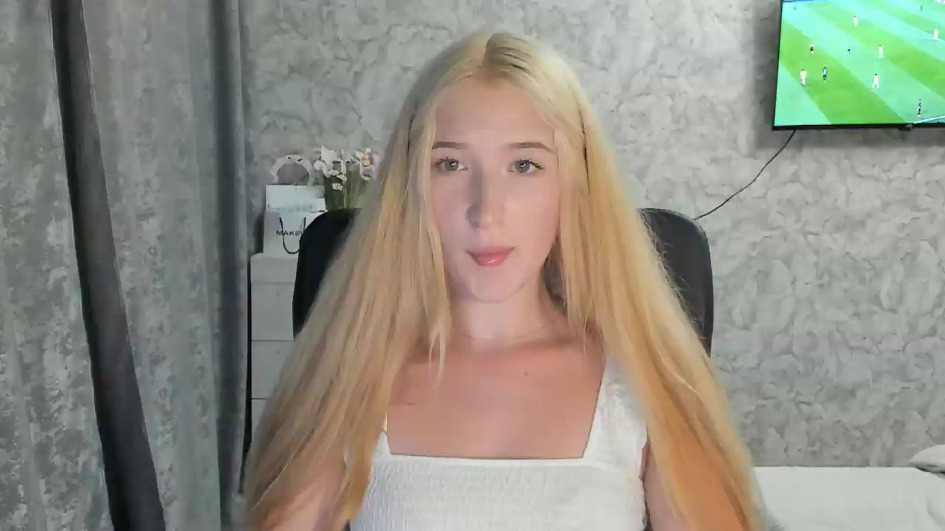 Gallery image thumbnail from Ilona_Here's myfreecams stream on, 08/26/2026, 19:38 image 17 of 20