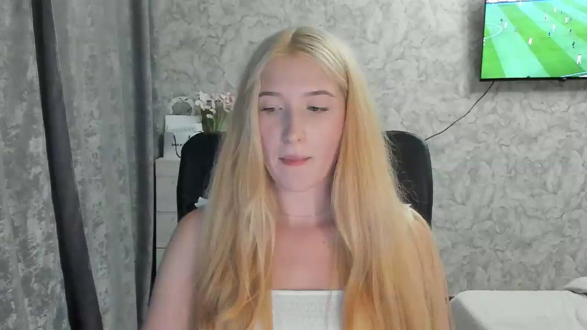 Gallery image thumbnail from Ilona_Here's myfreecams stream on, 08/26/2026, 19:38 image 10 of 20