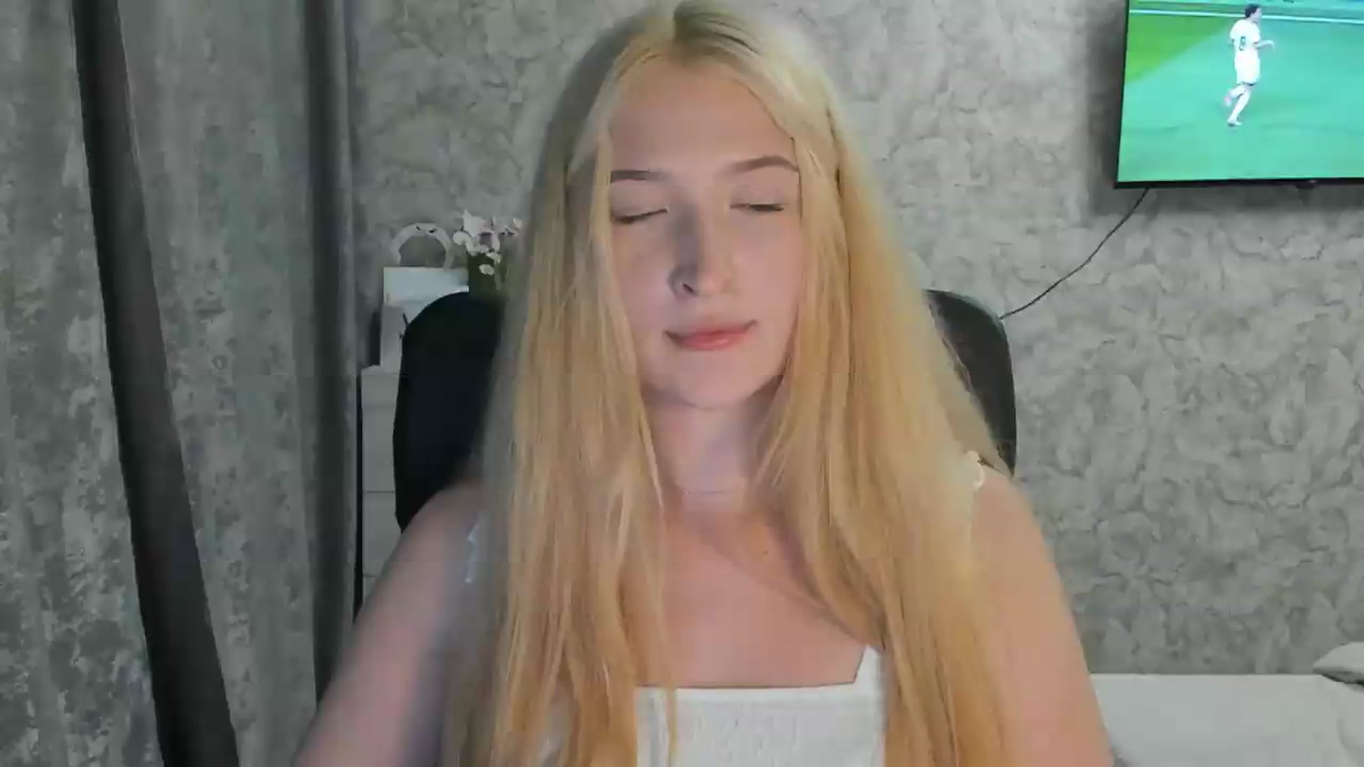 Gallery image thumbnail from Ilona_Here's myfreecams stream on, 08/26/2026, 19:38 image 19 of 20