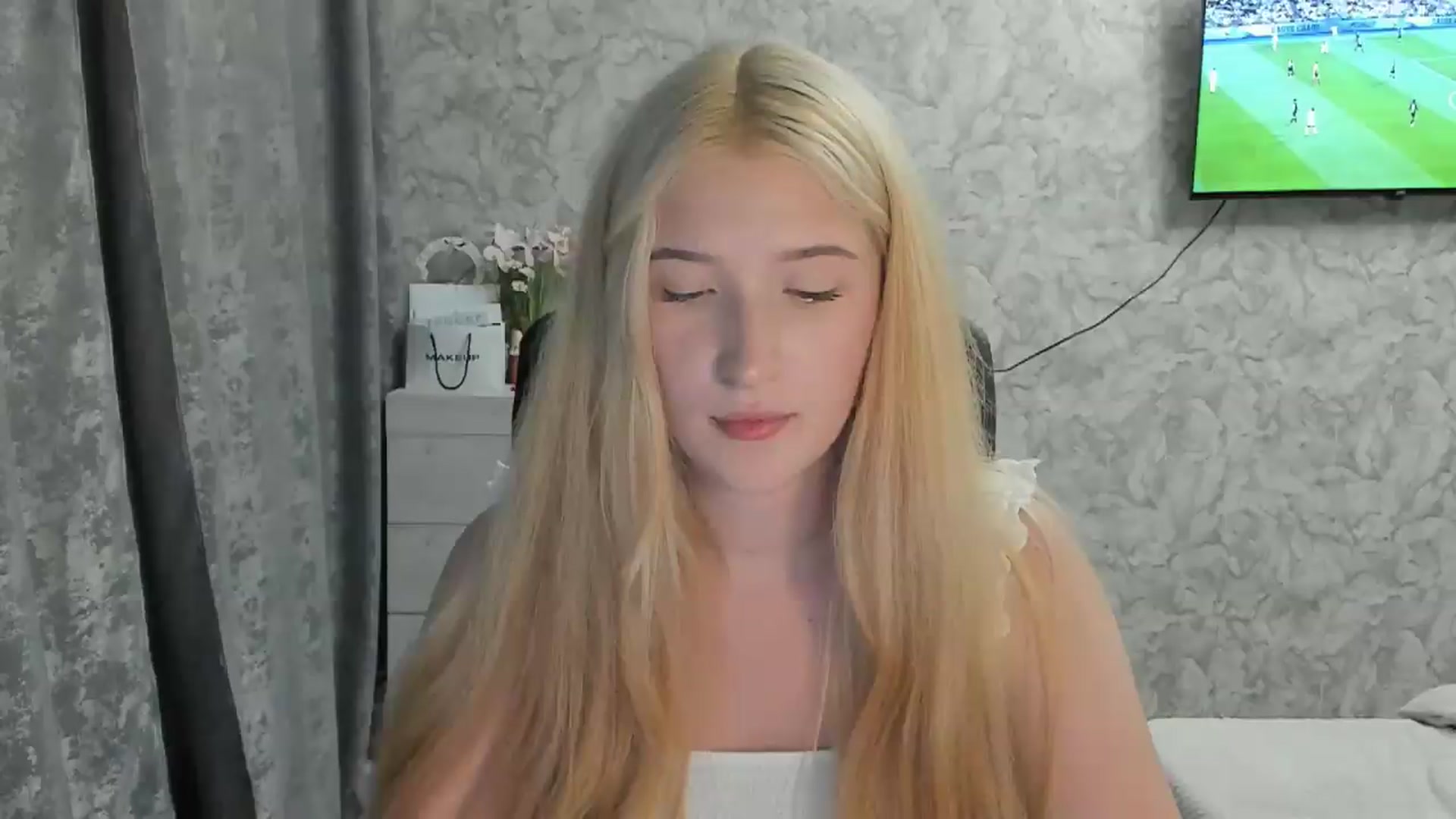 Gallery image thumbnail from Ilona_Here's myfreecams stream on, 08/26/2026, 19:38 image 11 of 20