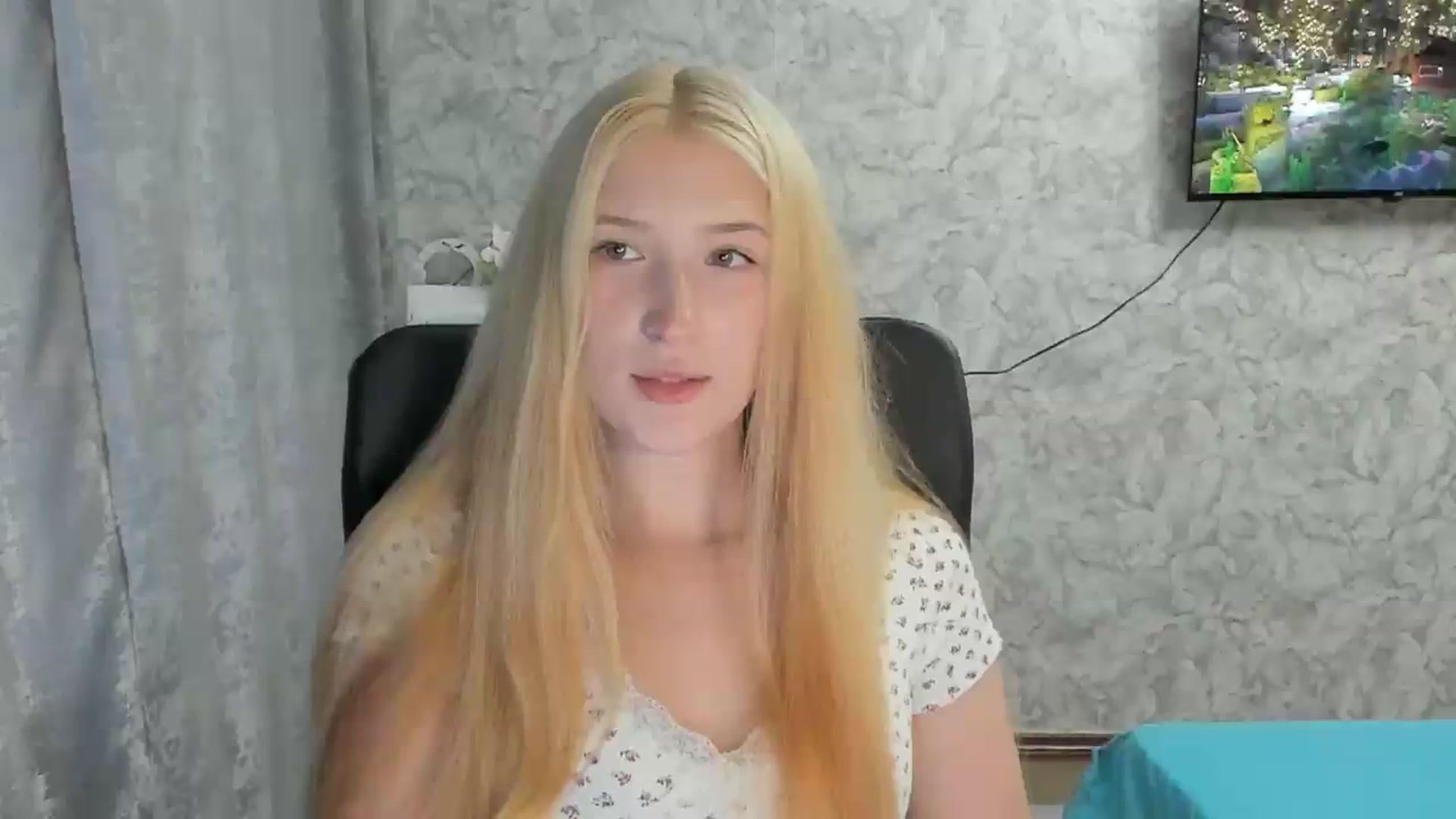 Gallery image thumbnail from Ilona_Here's myfreecams stream on, 08/27/2026, 13:27 image 15 of 20