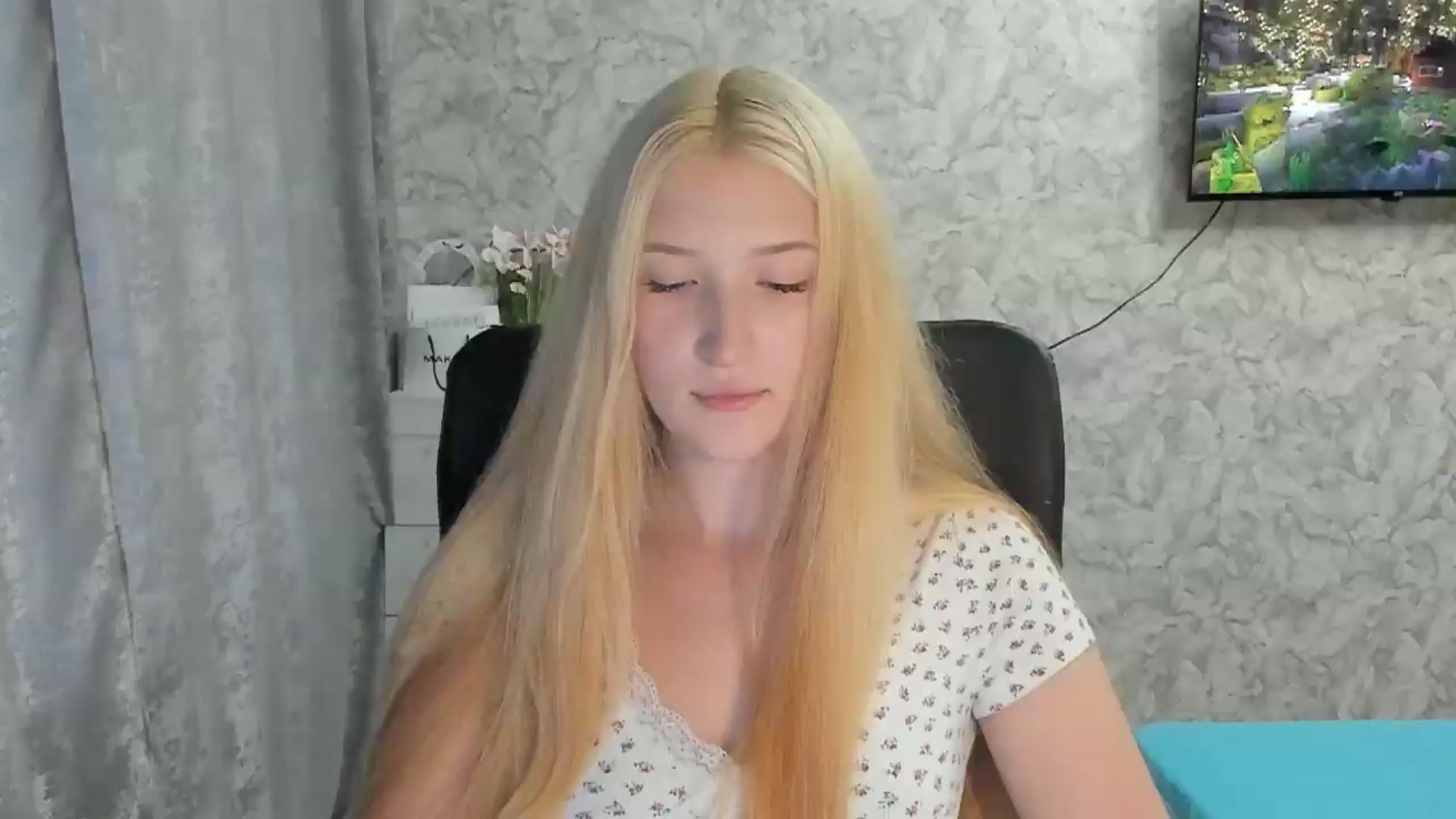 Gallery image thumbnail from Ilona_Here's myfreecams stream on, 08/27/2026, 13:27 image 13 of 20