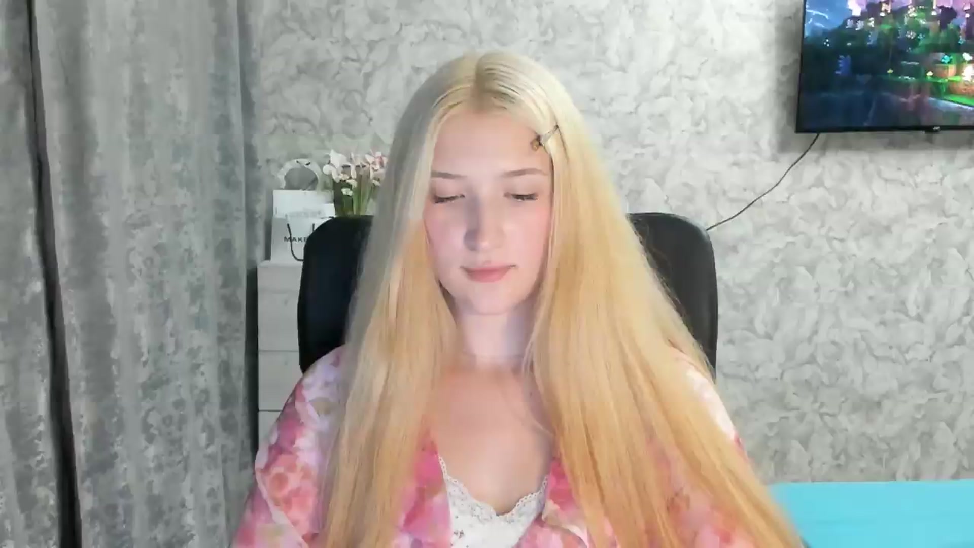 Gallery image thumbnail from Ilona_Here's myfreecams stream on, 08/27/2026, 18:08 image 15 of 20