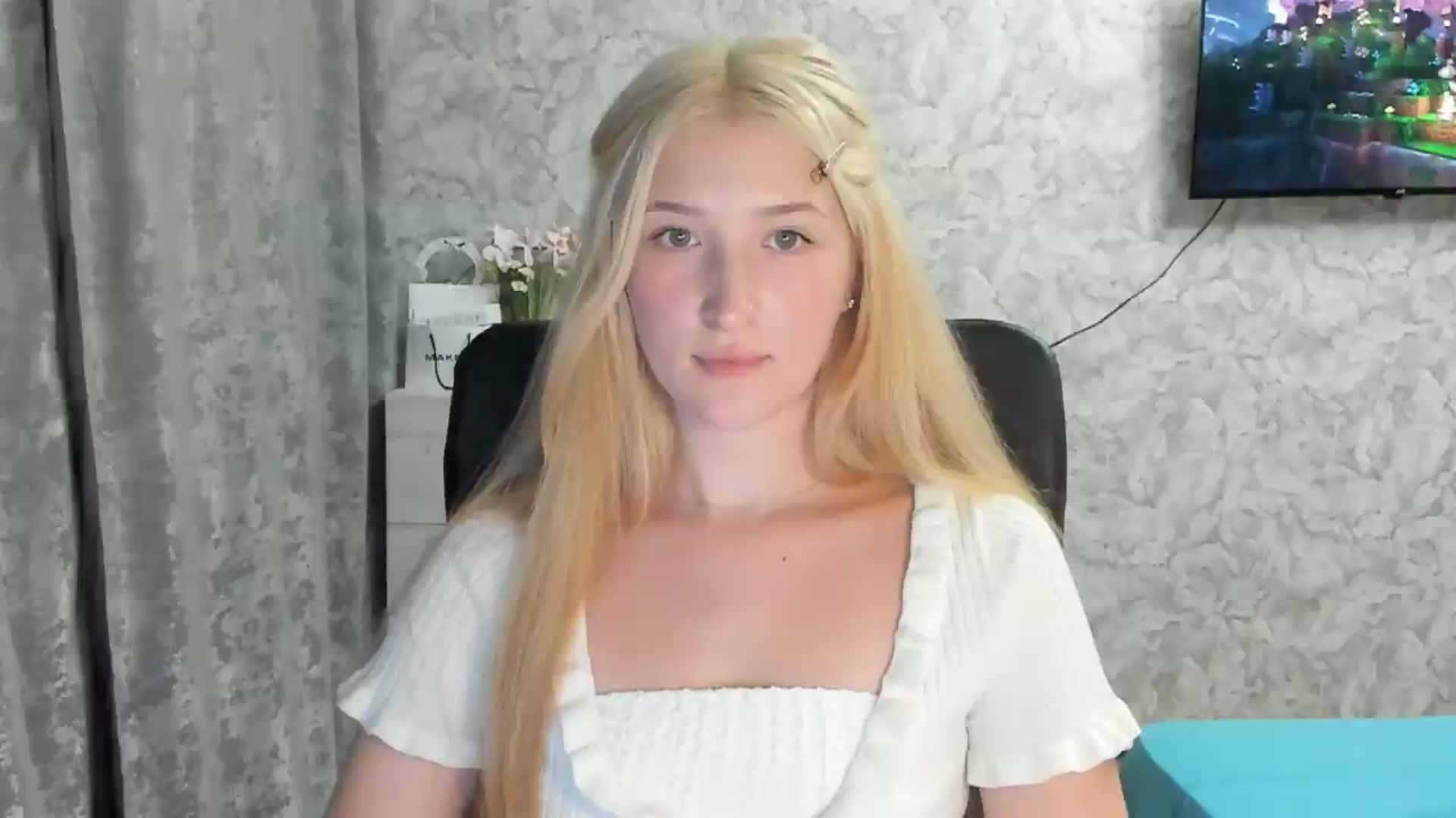 Gallery image thumbnail from Ilona_Here's myfreecams stream on, 08/27/2026, 19:15 image 17 of 20