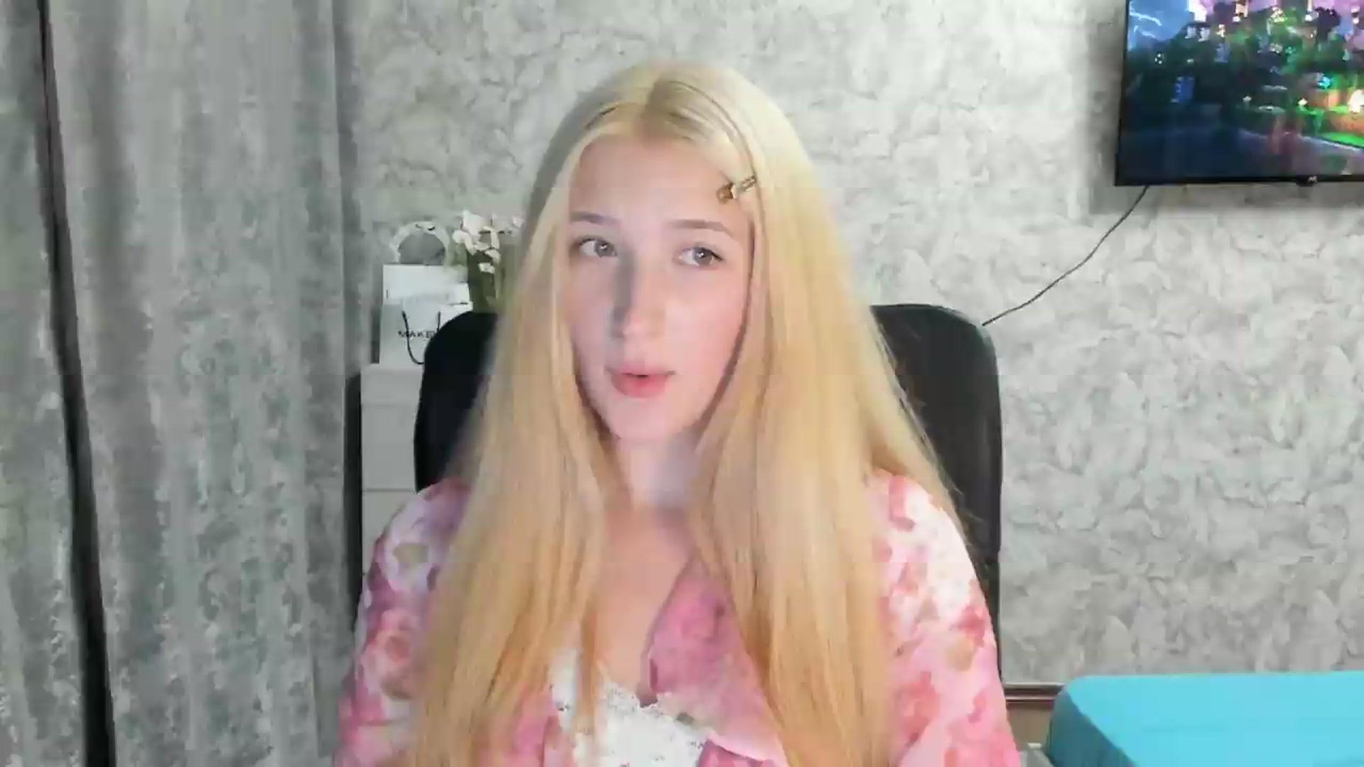 Gallery image thumbnail from Ilona_Here's myfreecams stream on, 08/27/2026, 19:15 image 12 of 20