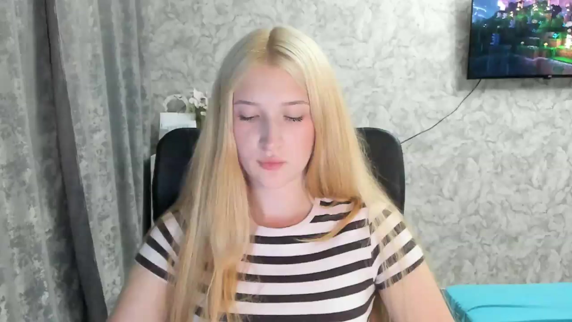 Gallery image thumbnail from Ilona_Here's myfreecams stream on, 08/28/2026, 18:01 image 18 of 20