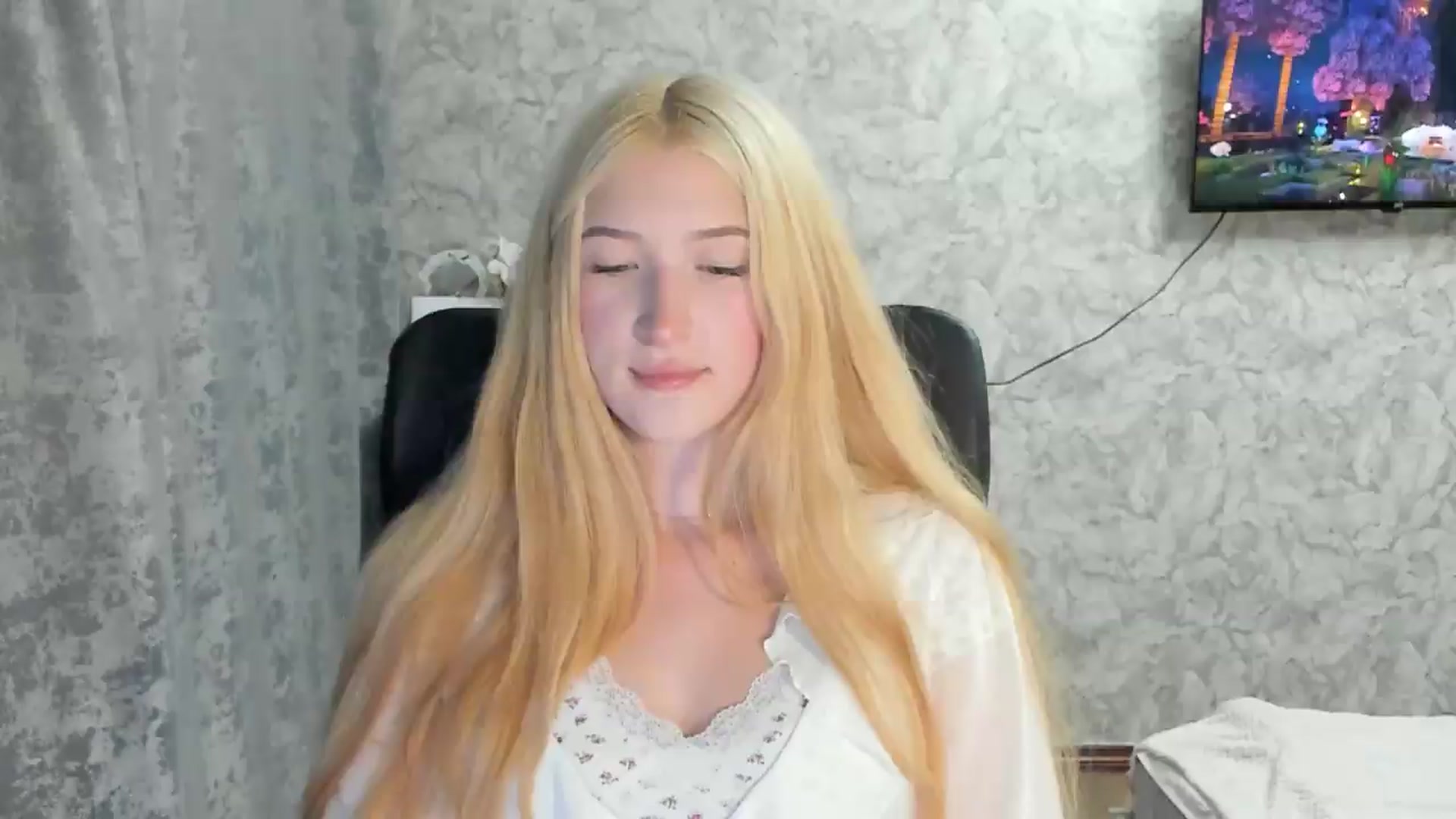Gallery image thumbnail from Ilona_Here's myfreecams stream on, 08/31/2026, 17:30 image 17 of 20